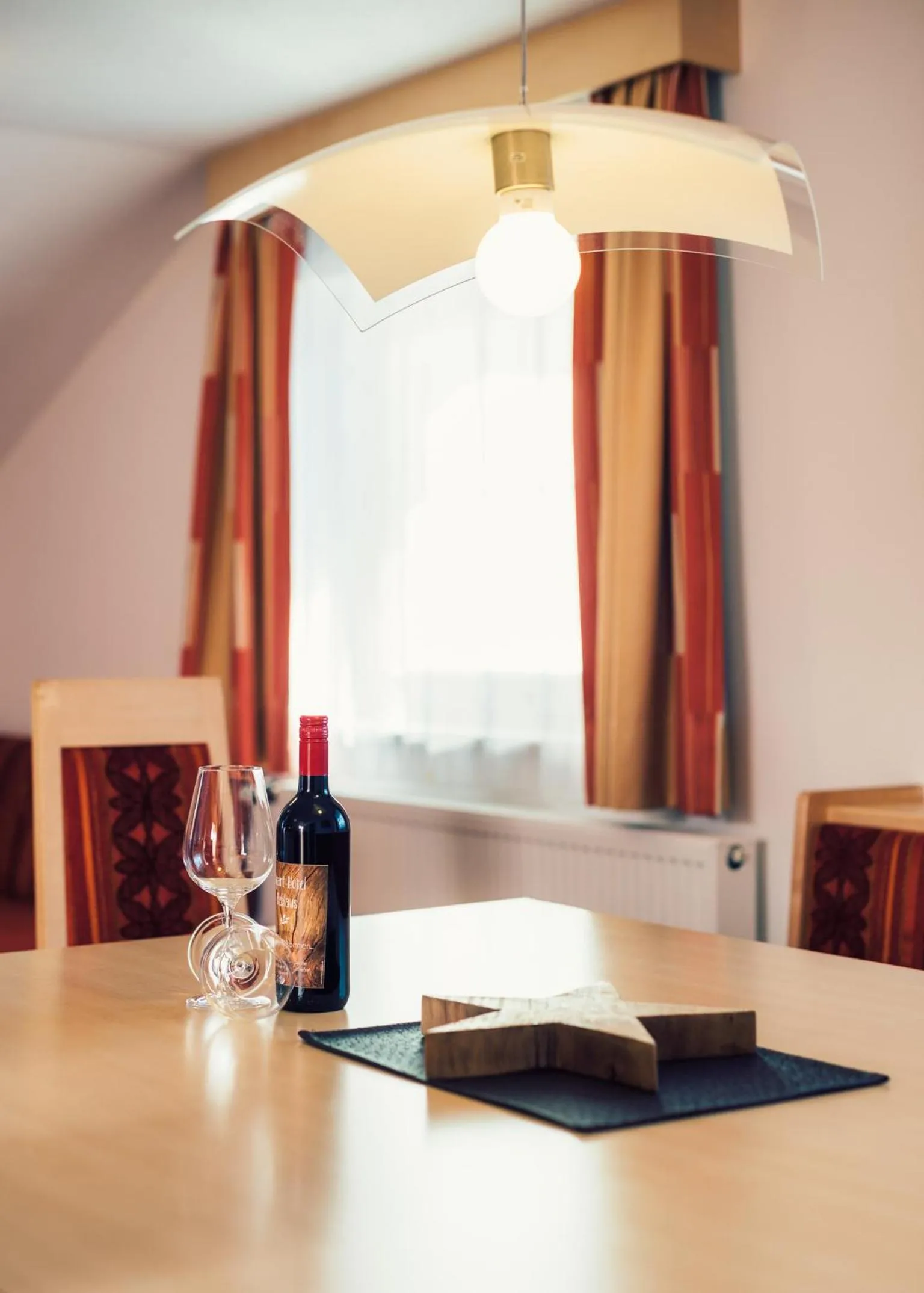 Dining area in Die Reblaus
