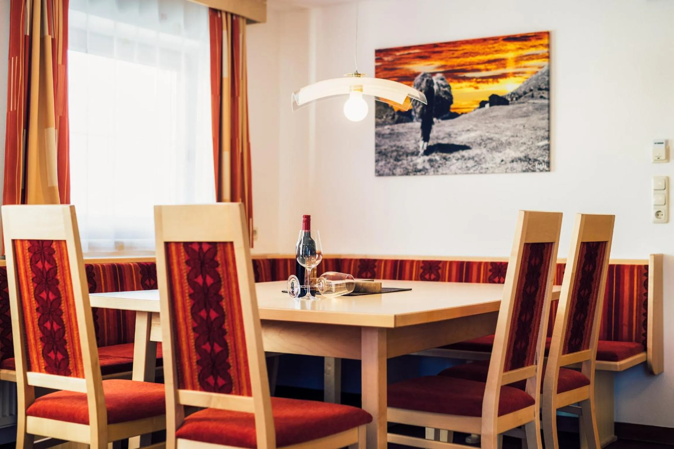 Dining area in Die Reblaus