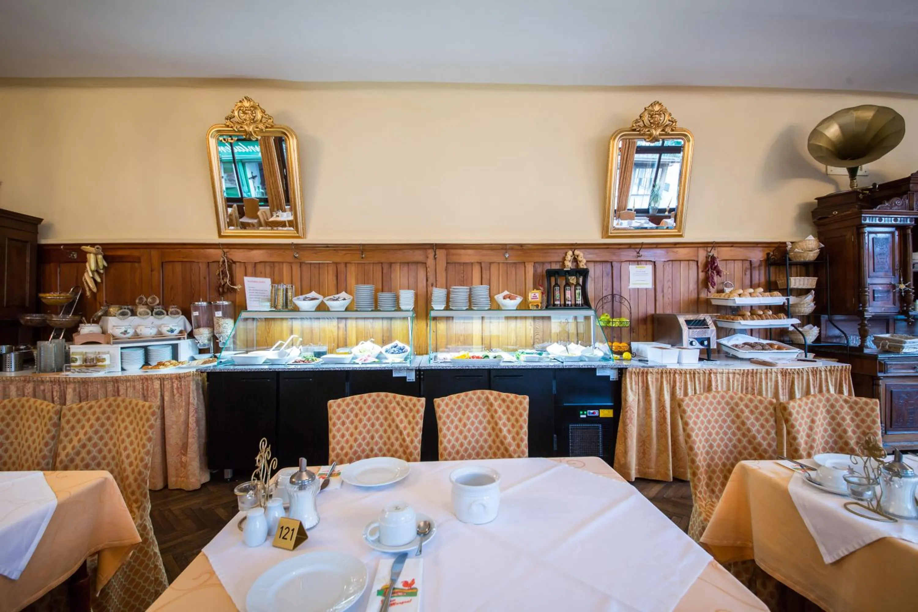 Restaurant/places to eat in Hotel Himmelreich