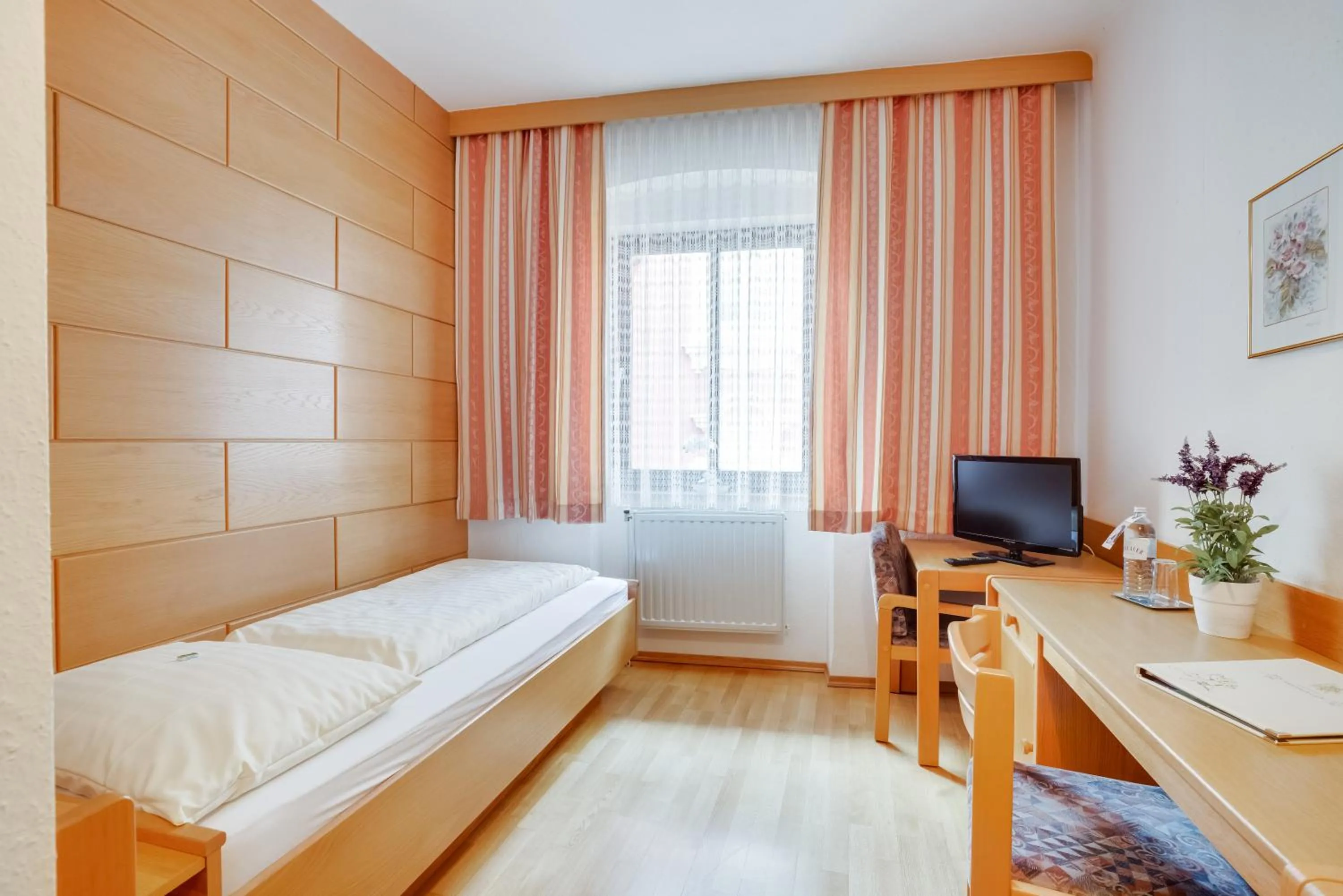 Photo of the whole room, Bed in Hotel Himmelreich