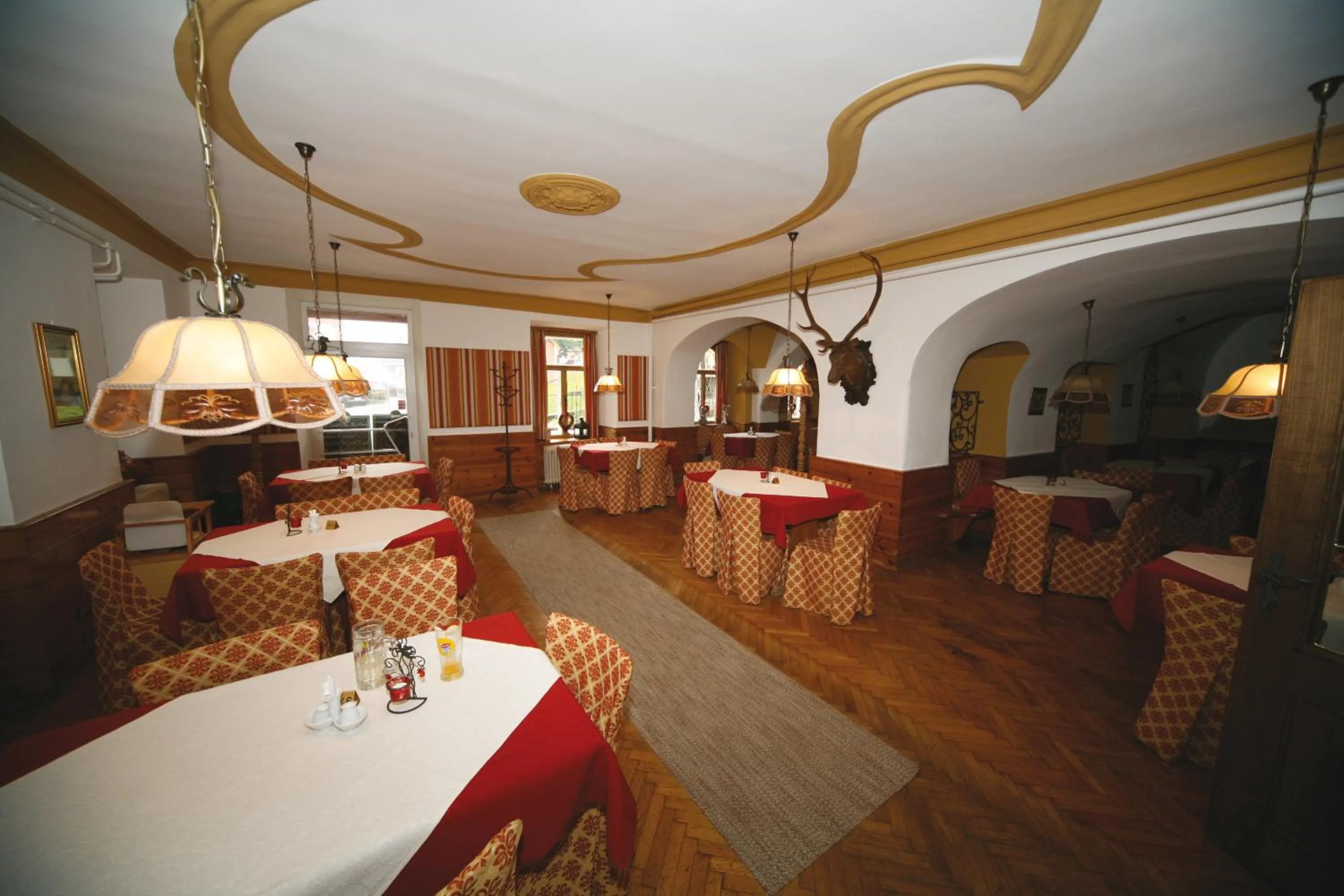 Restaurant/places to eat in Hotel Himmelreich