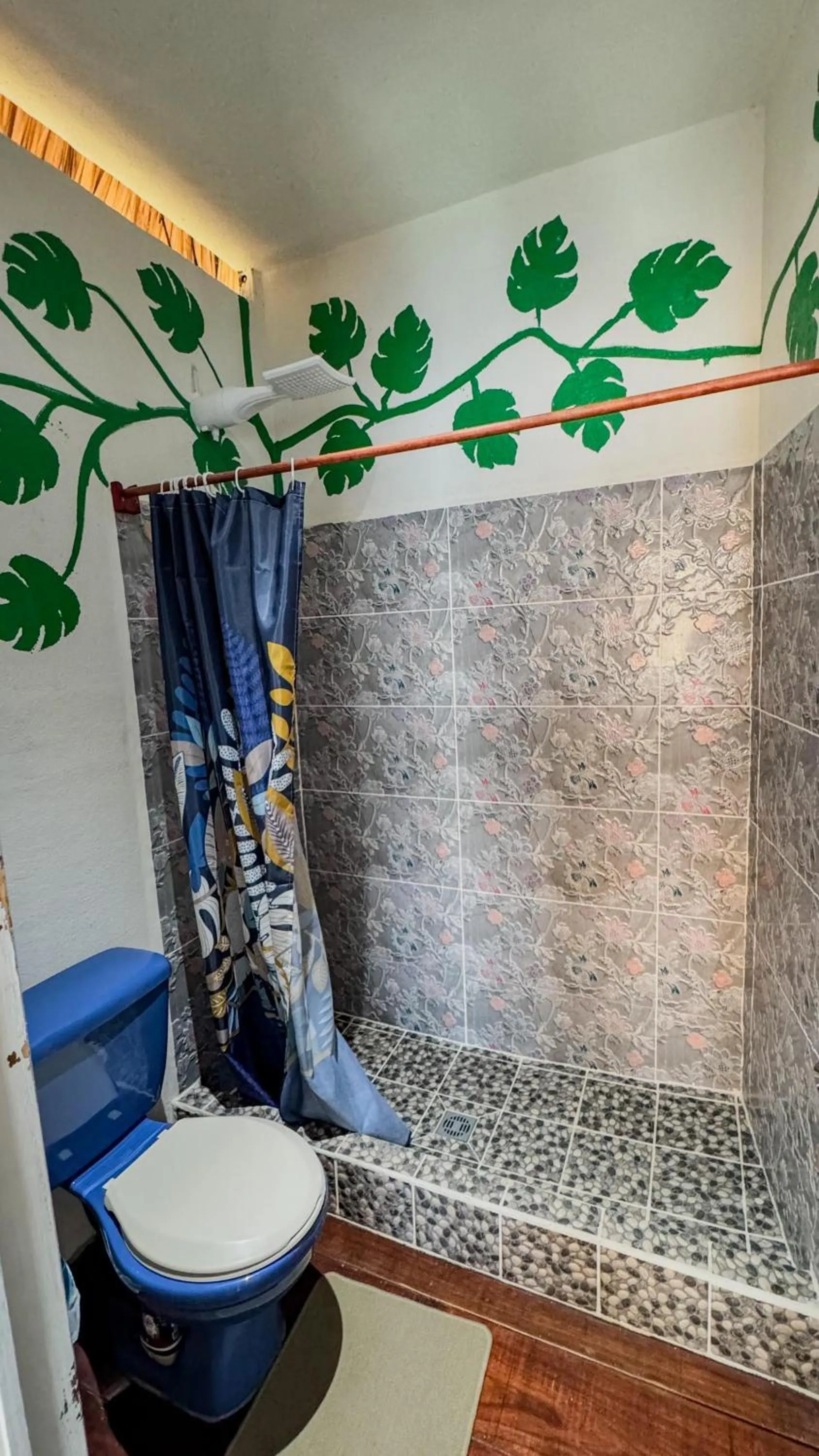 Shower in Mayan Spirit