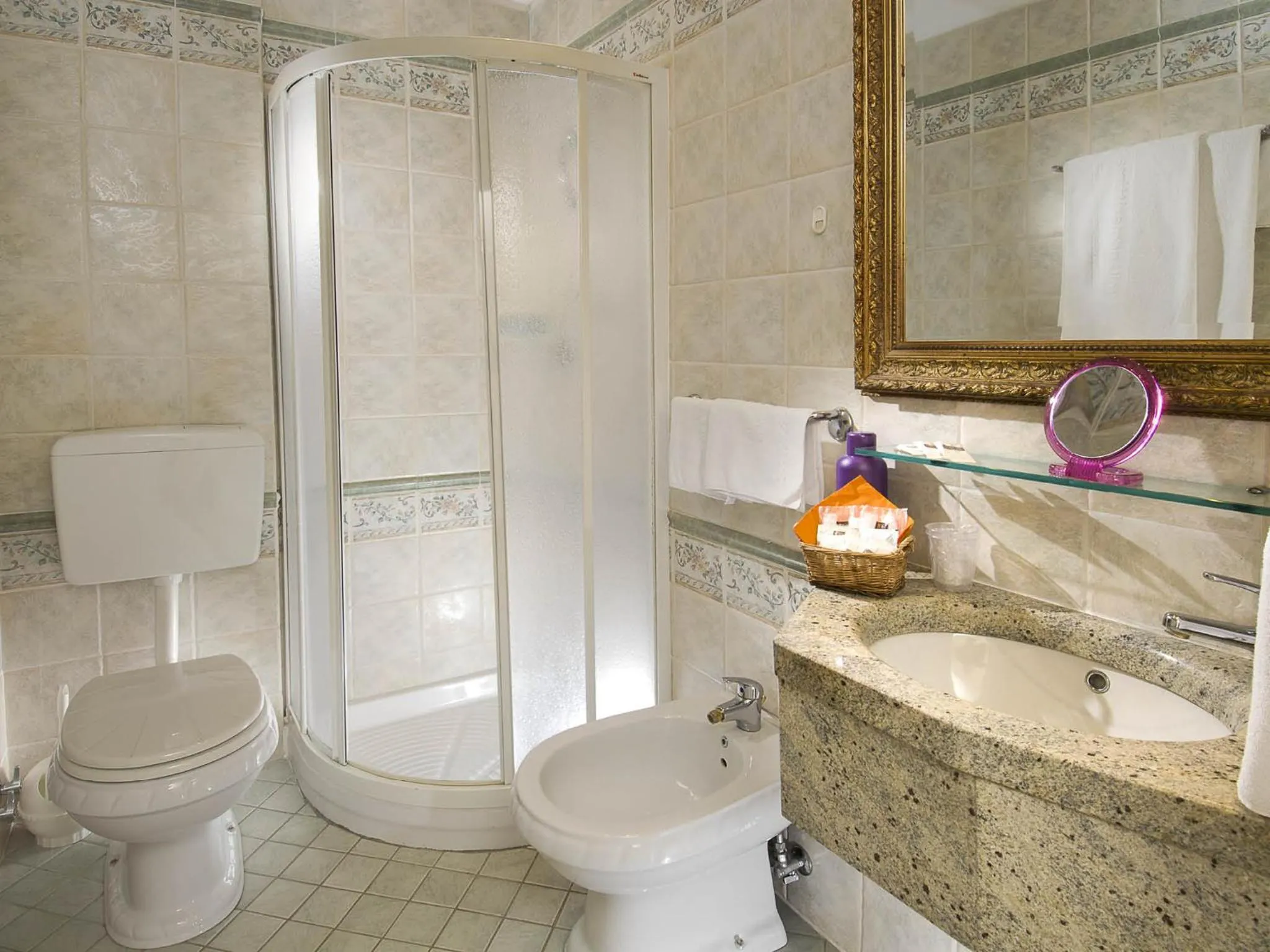 Bathroom in Hotel Negresco