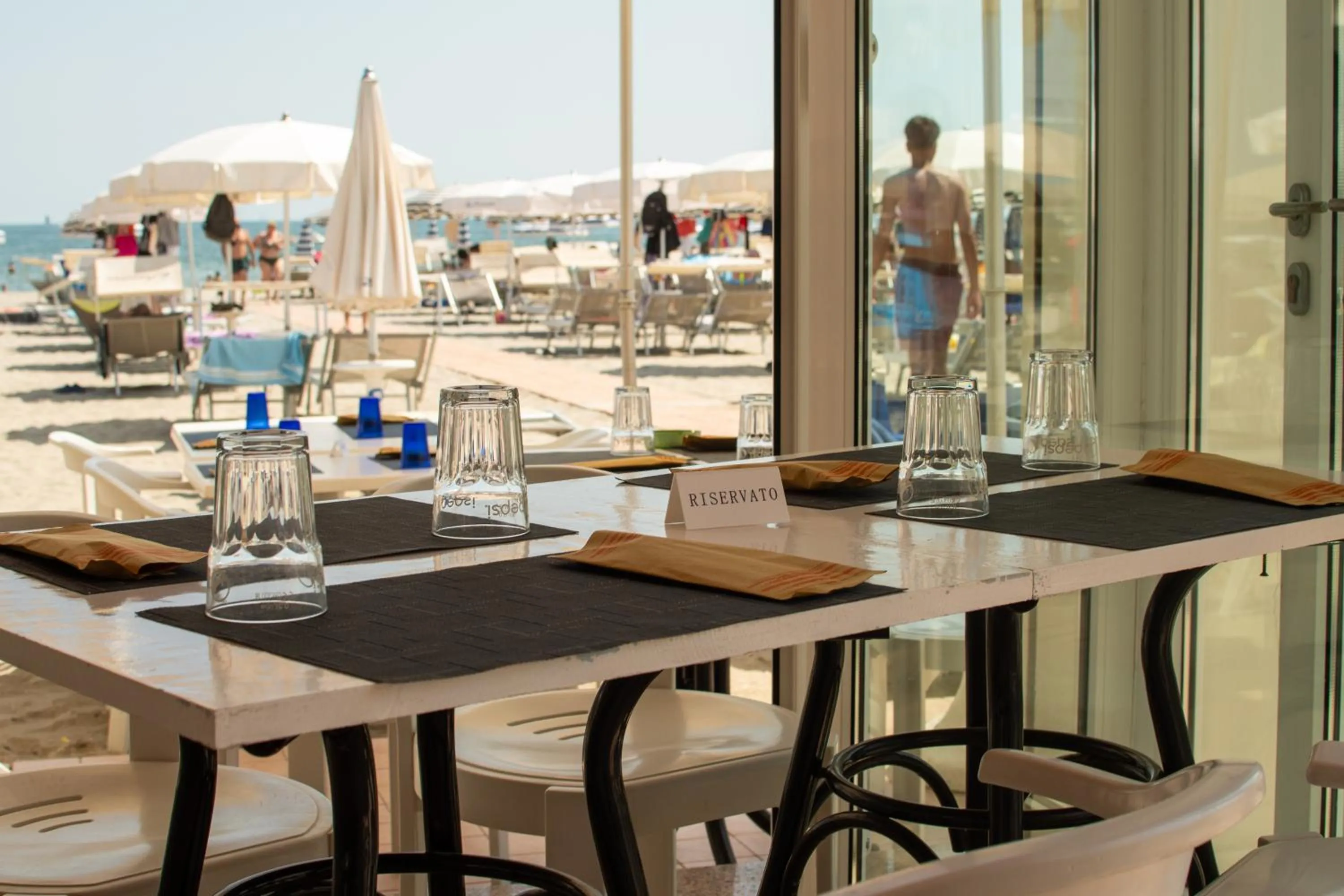 Restaurant/places to eat in Hotel Negresco