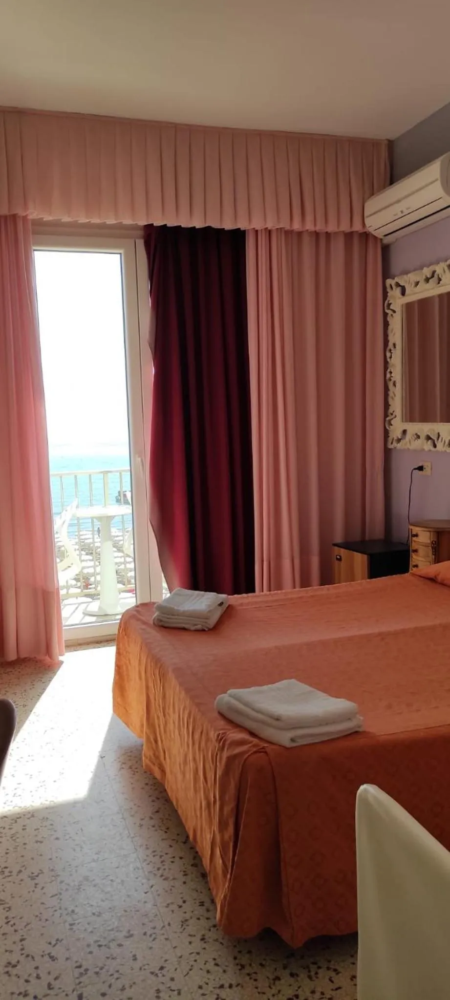 Bed in Hotel Negresco