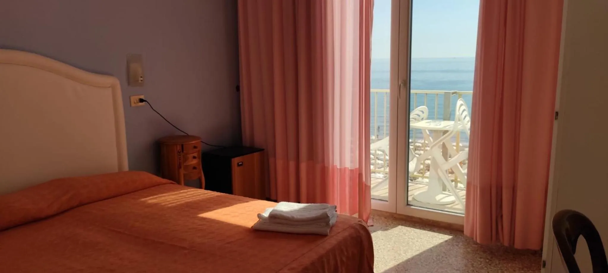 Photo of the whole room in Hotel Negresco