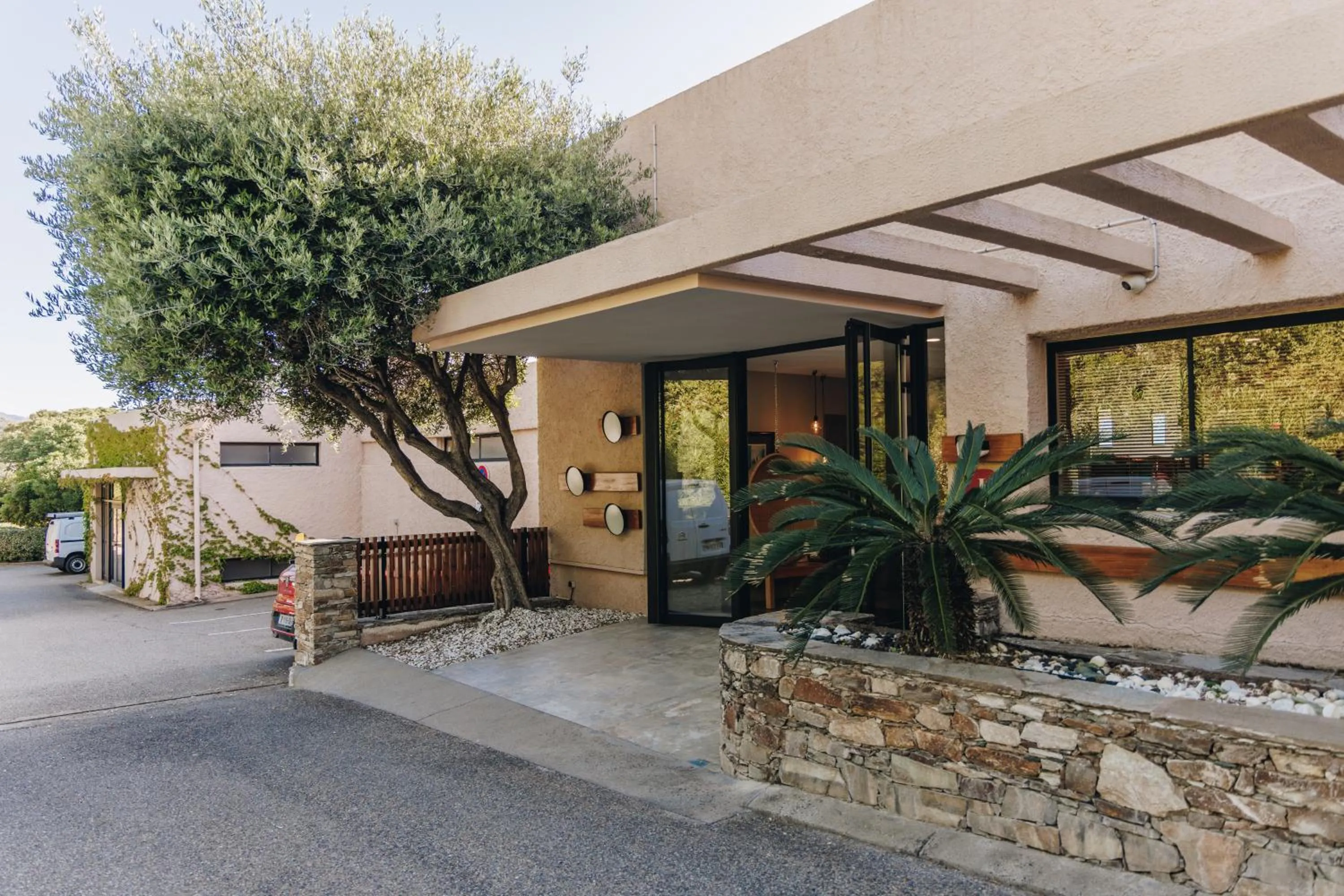 Property building in Alivi