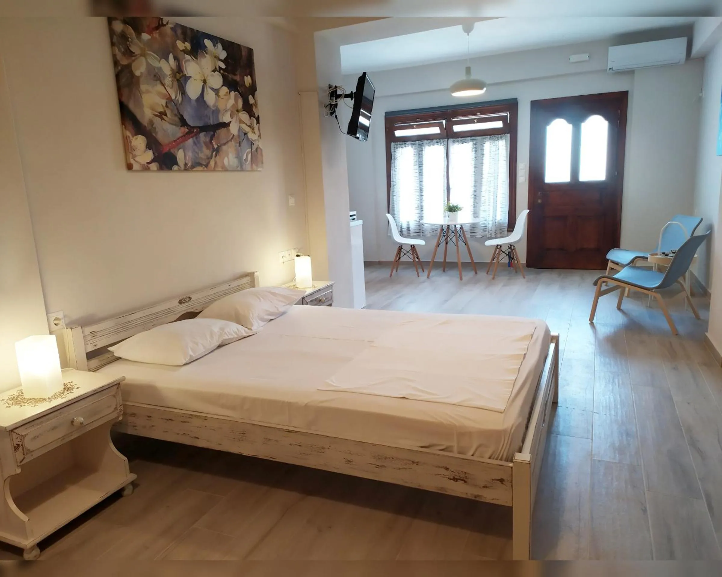 Photo of the whole room, Bed in Elias Apartments