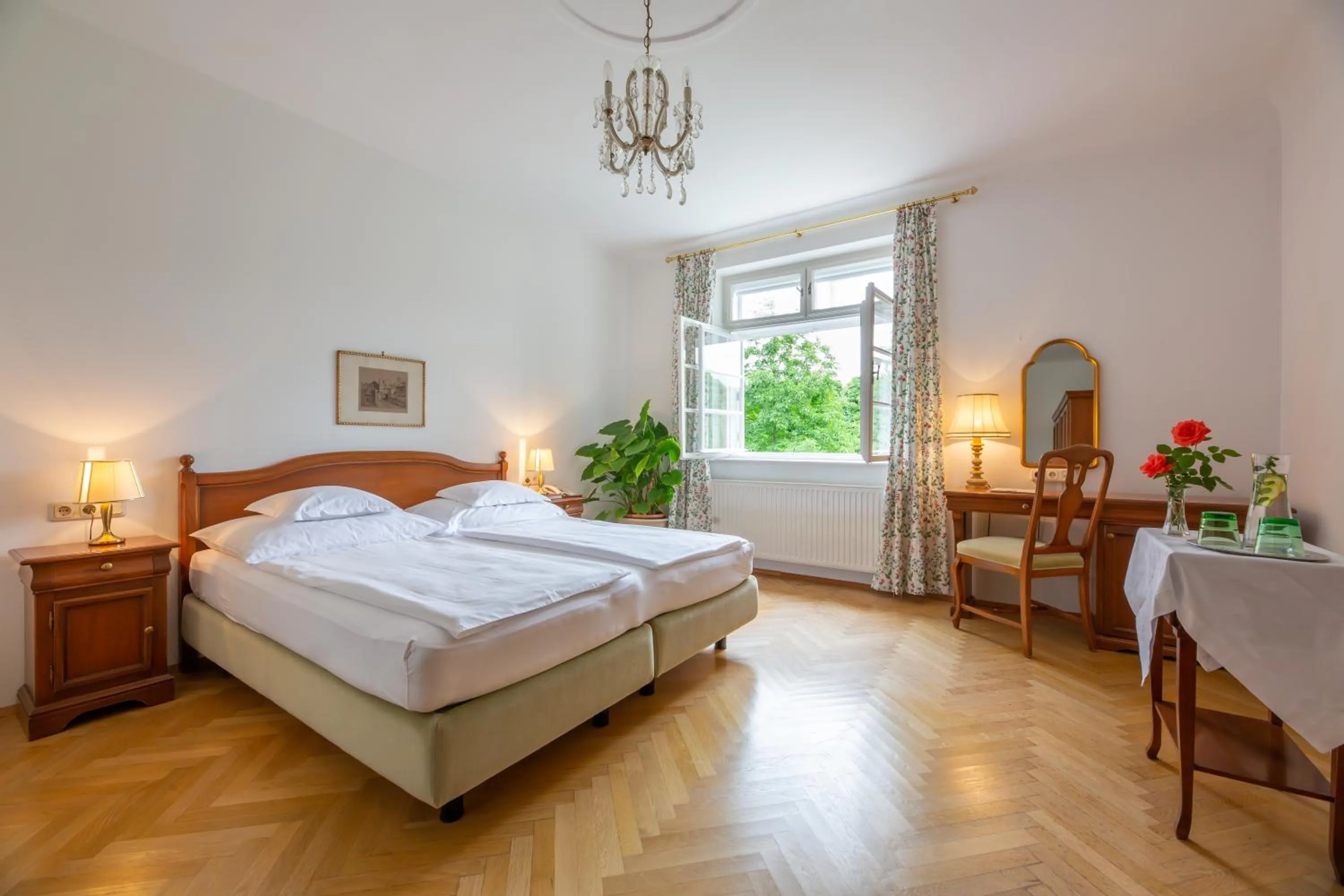 Photo of the whole room, Bed in Hotel Richard Löwenherz