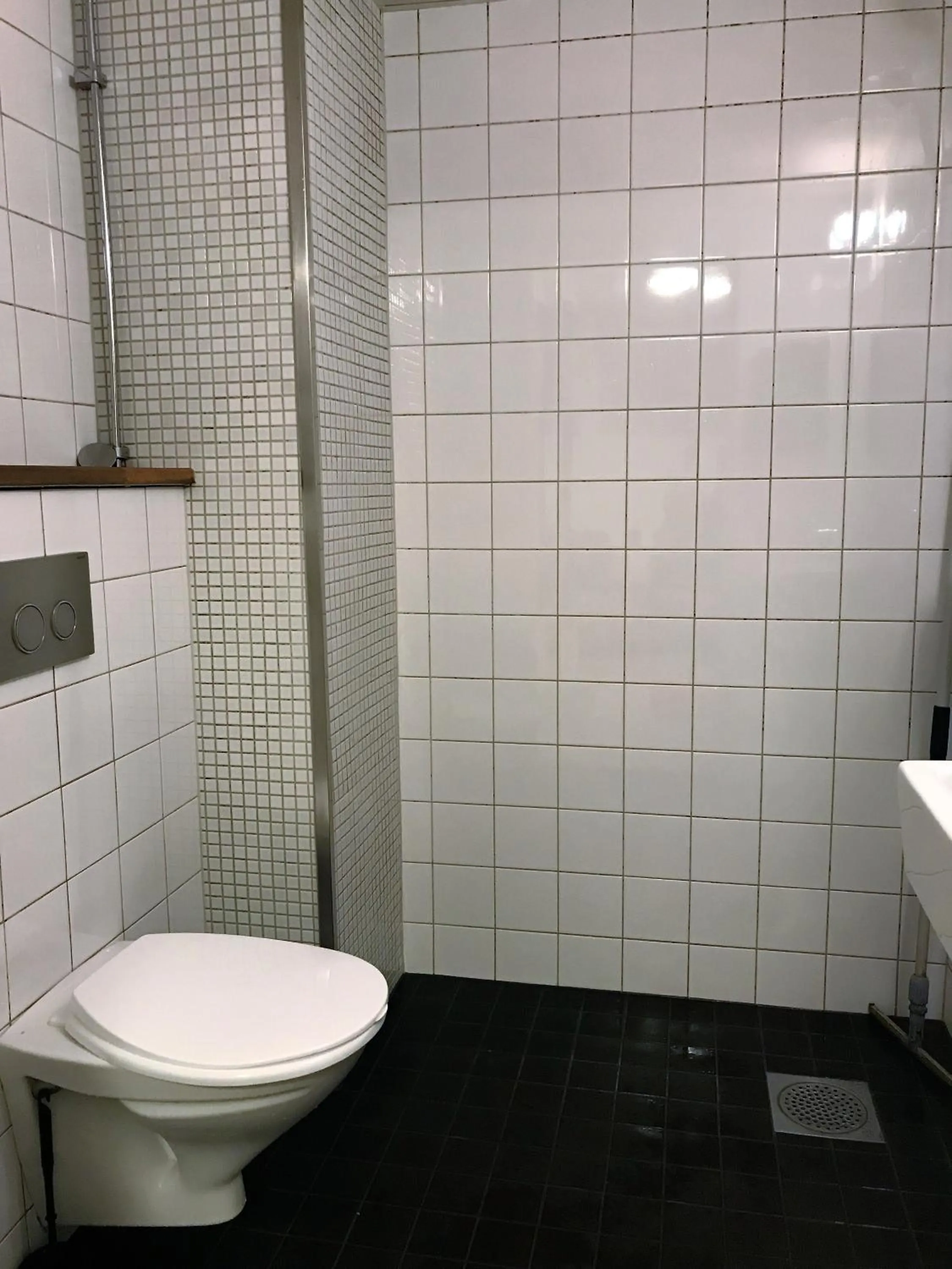 Shower in Hostel Dalagatan