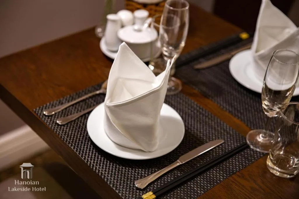 Restaurant/places to eat in Hanoi Lakeside Premium Hotel & Travel