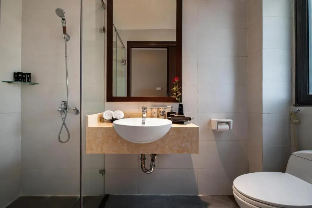 Bathroom in Hanoi Lakeside Premium Hotel & Travel