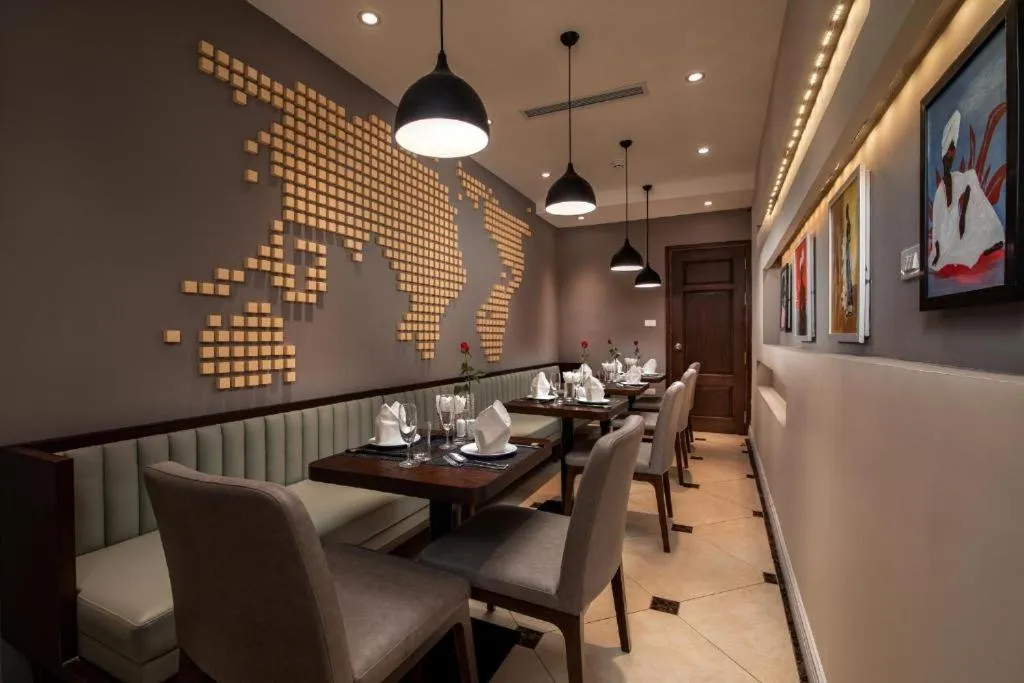 Restaurant/places to eat in Hanoi Lakeside Premium Hotel & Travel