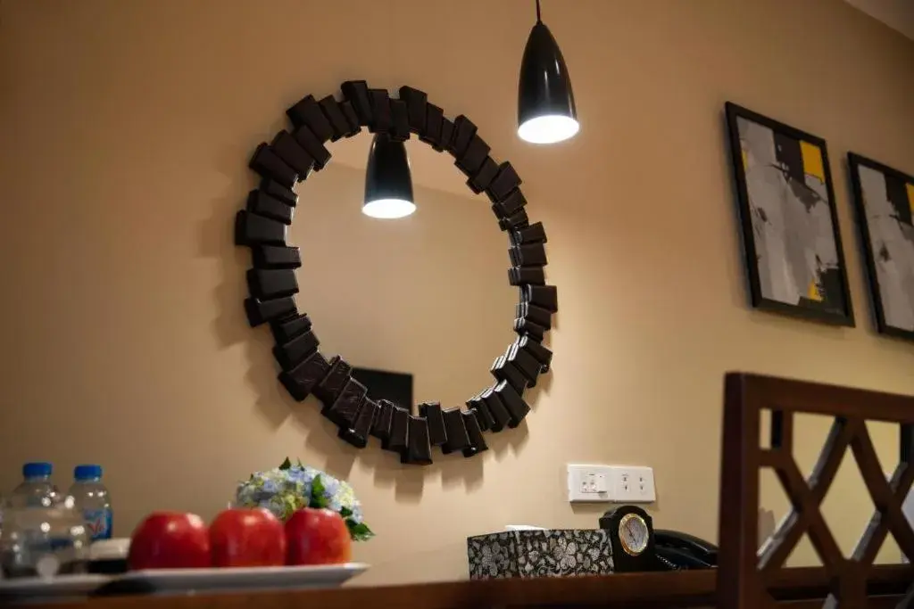 Property building in Hanoi Lakeside Premium Hotel & Travel Property building in Hanoi Lakeside Premium Hotel & Travel