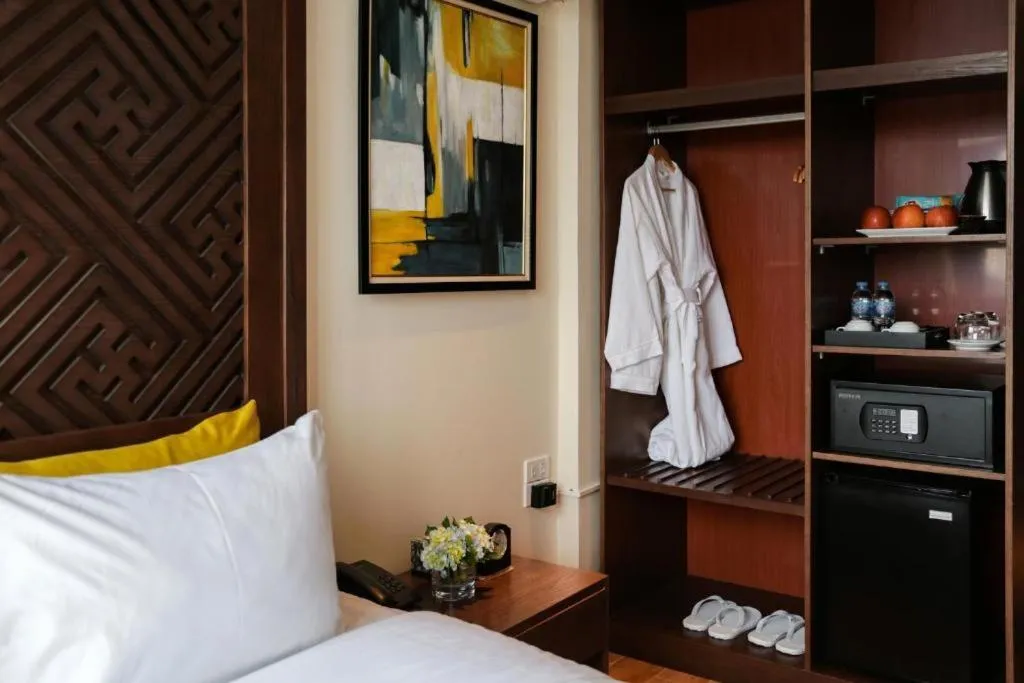 Bedroom, Bed in Hanoi Lakeside Premium Hotel & Travel