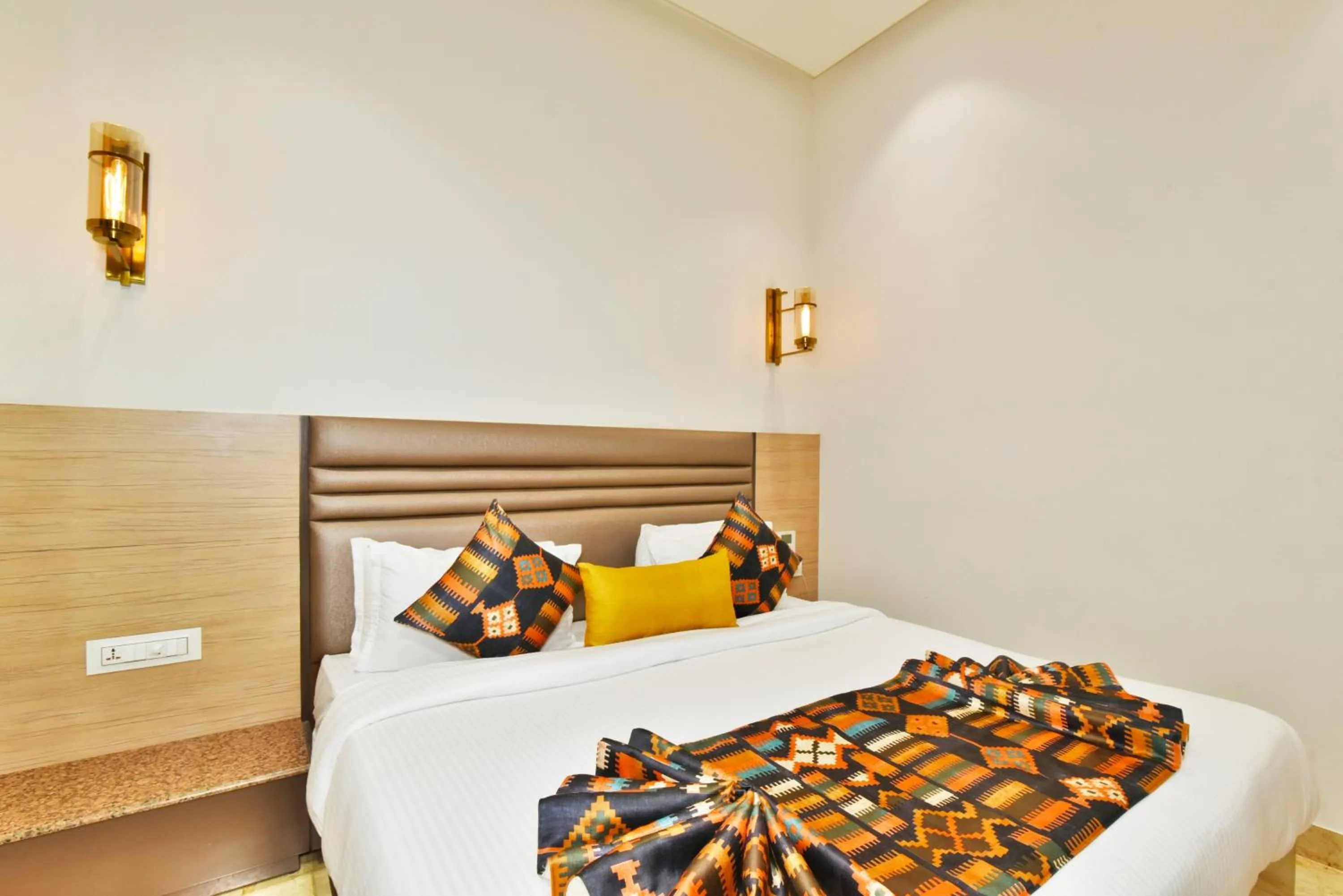 Bedroom, Bed in Hotel Infa - 400m From Golden Temple