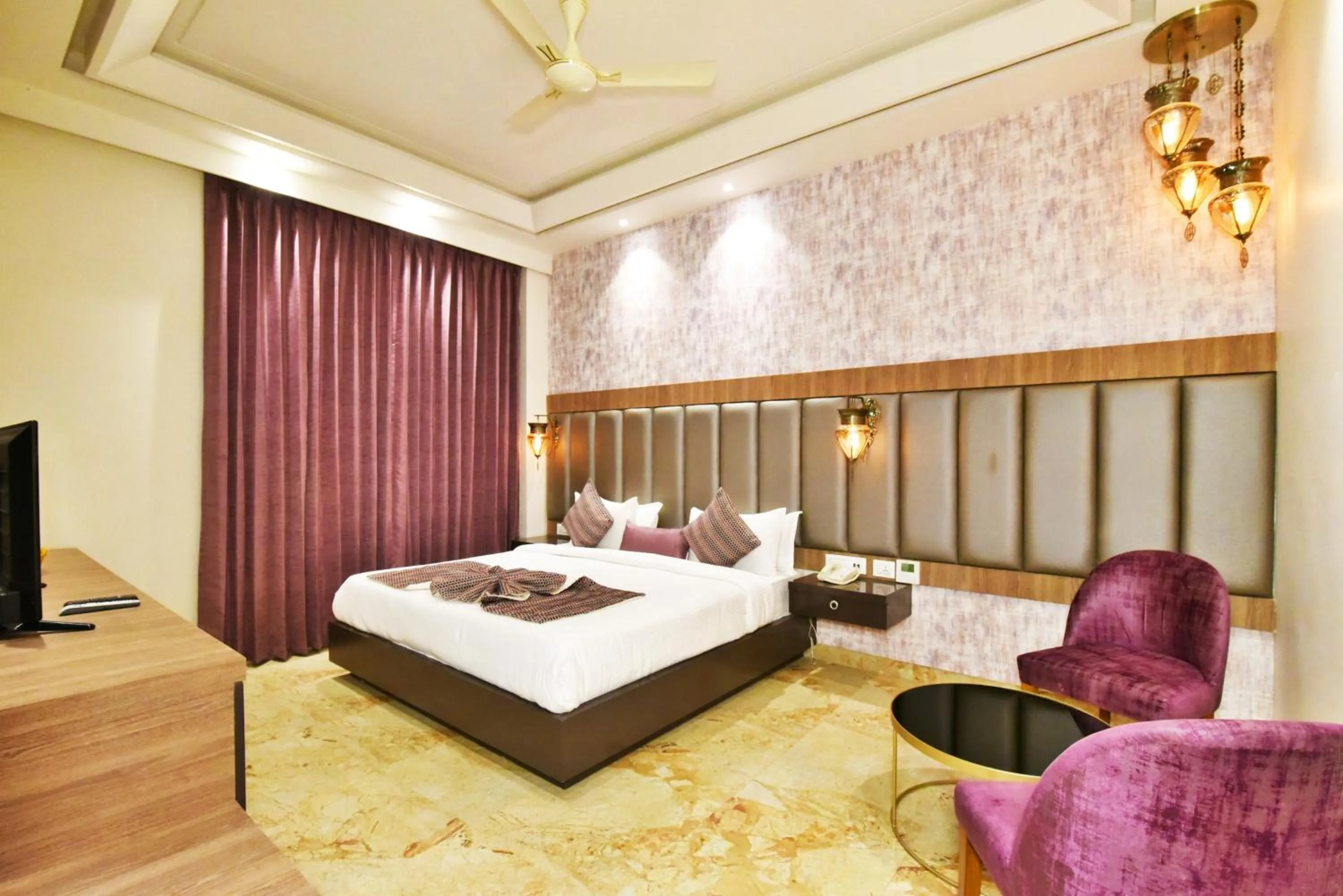 Bedroom, Bed in Hotel Infa - 400m From Golden Temple