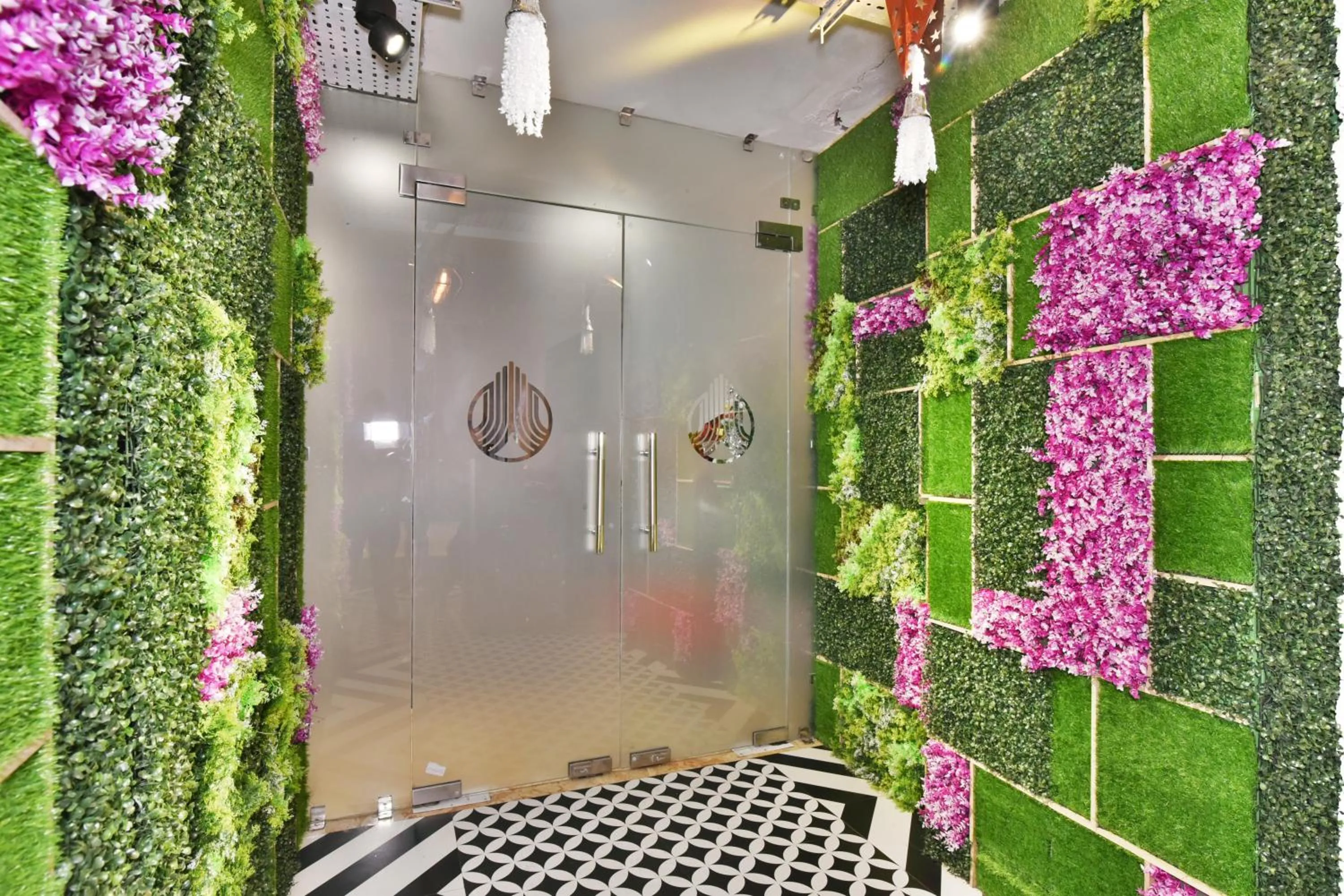 Facade/entrance in Hotel Infa - 400m From Golden Temple