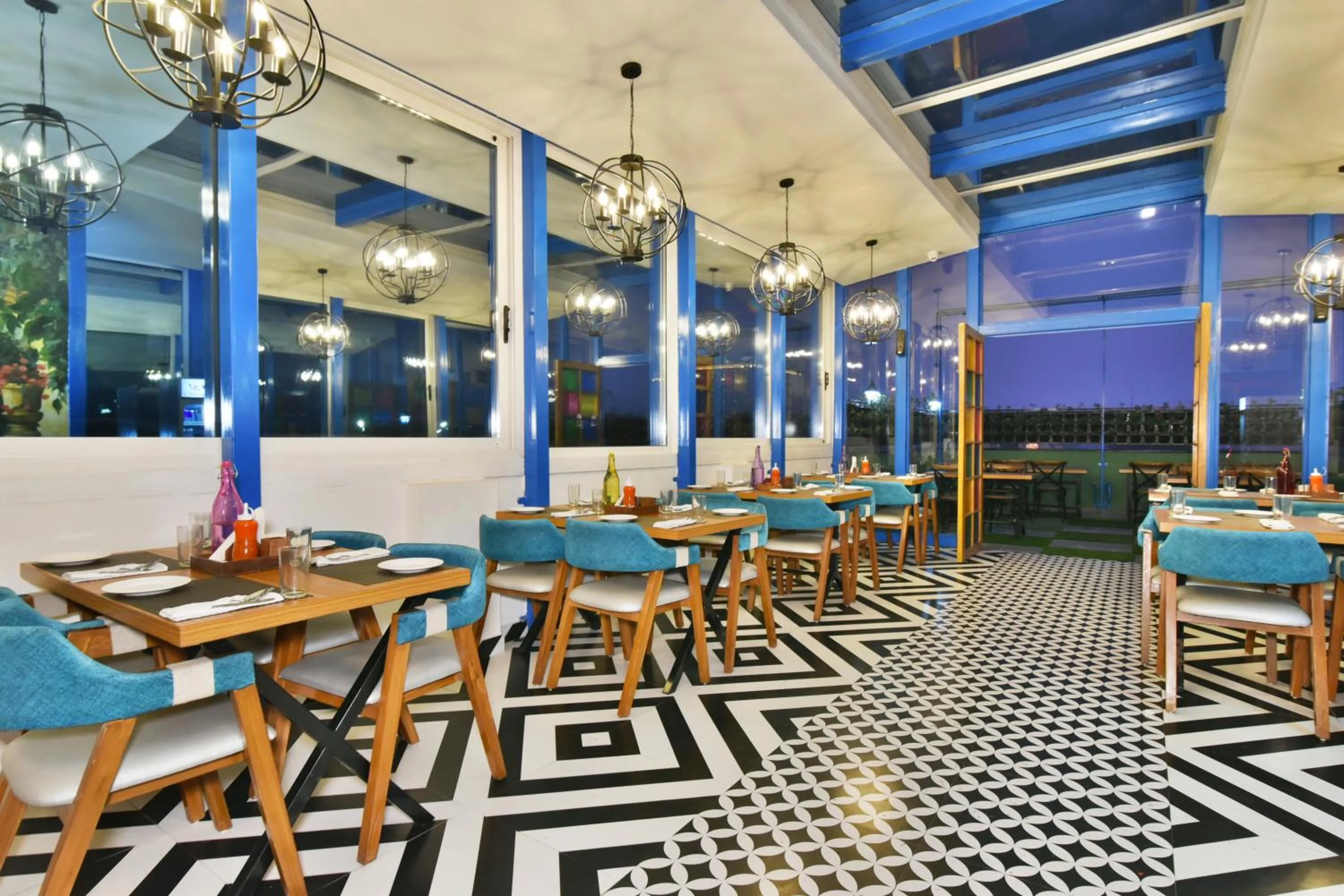 Dining area in Hotel Infa - 400m From Golden Temple