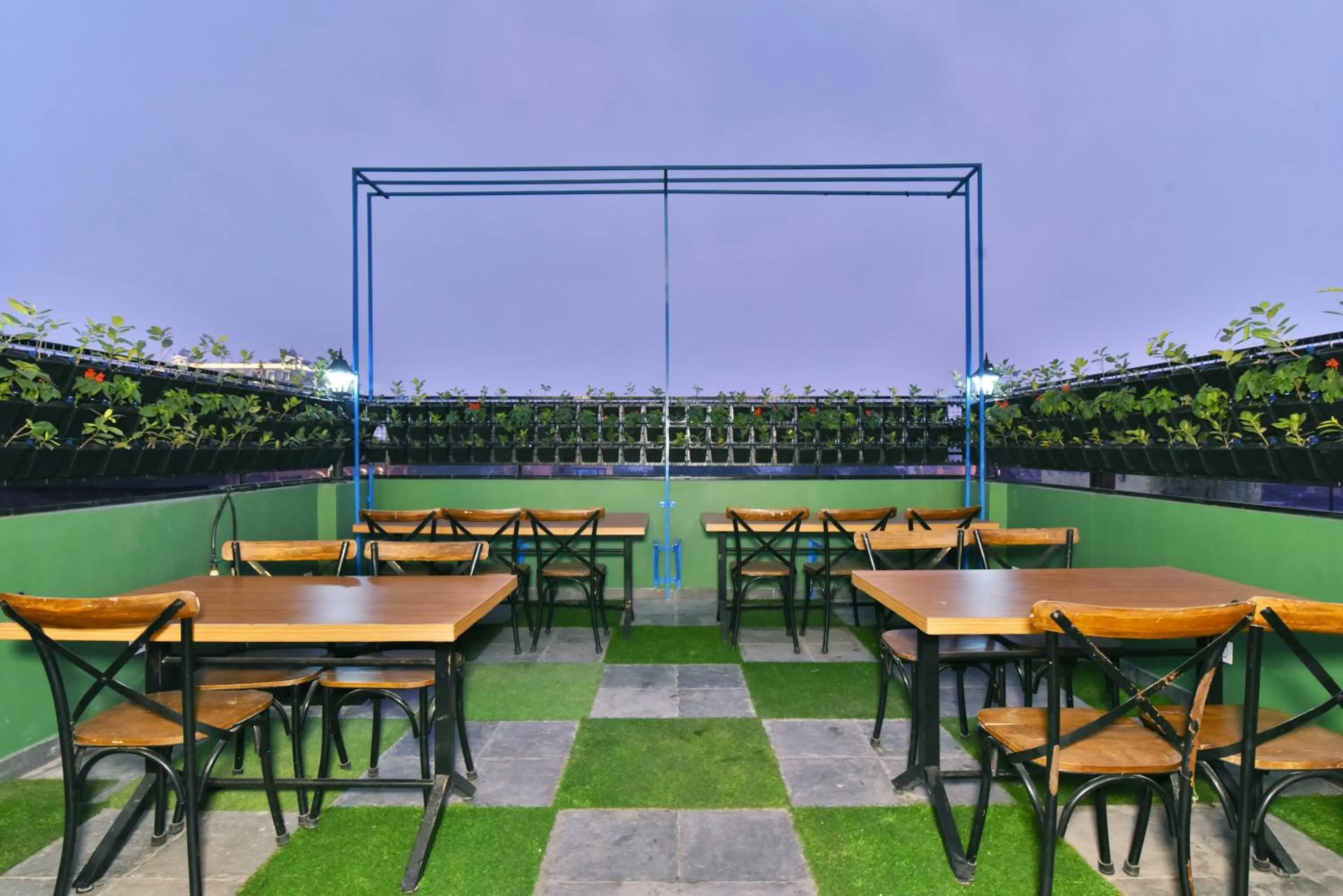 Restaurant/places to eat in Hotel Infa - 400m From Golden Temple