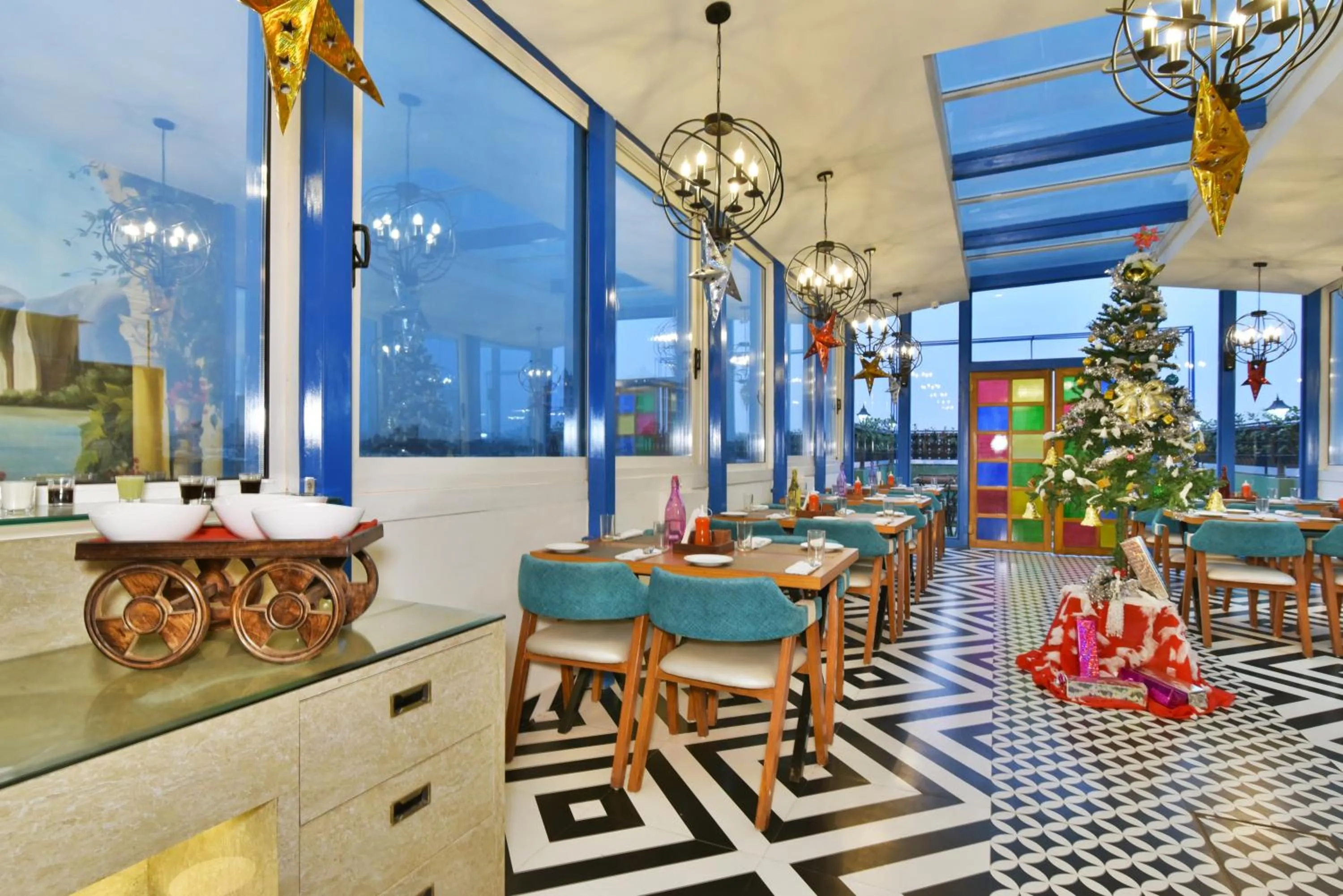 Dining area in Hotel Infa - 400m From Golden Temple