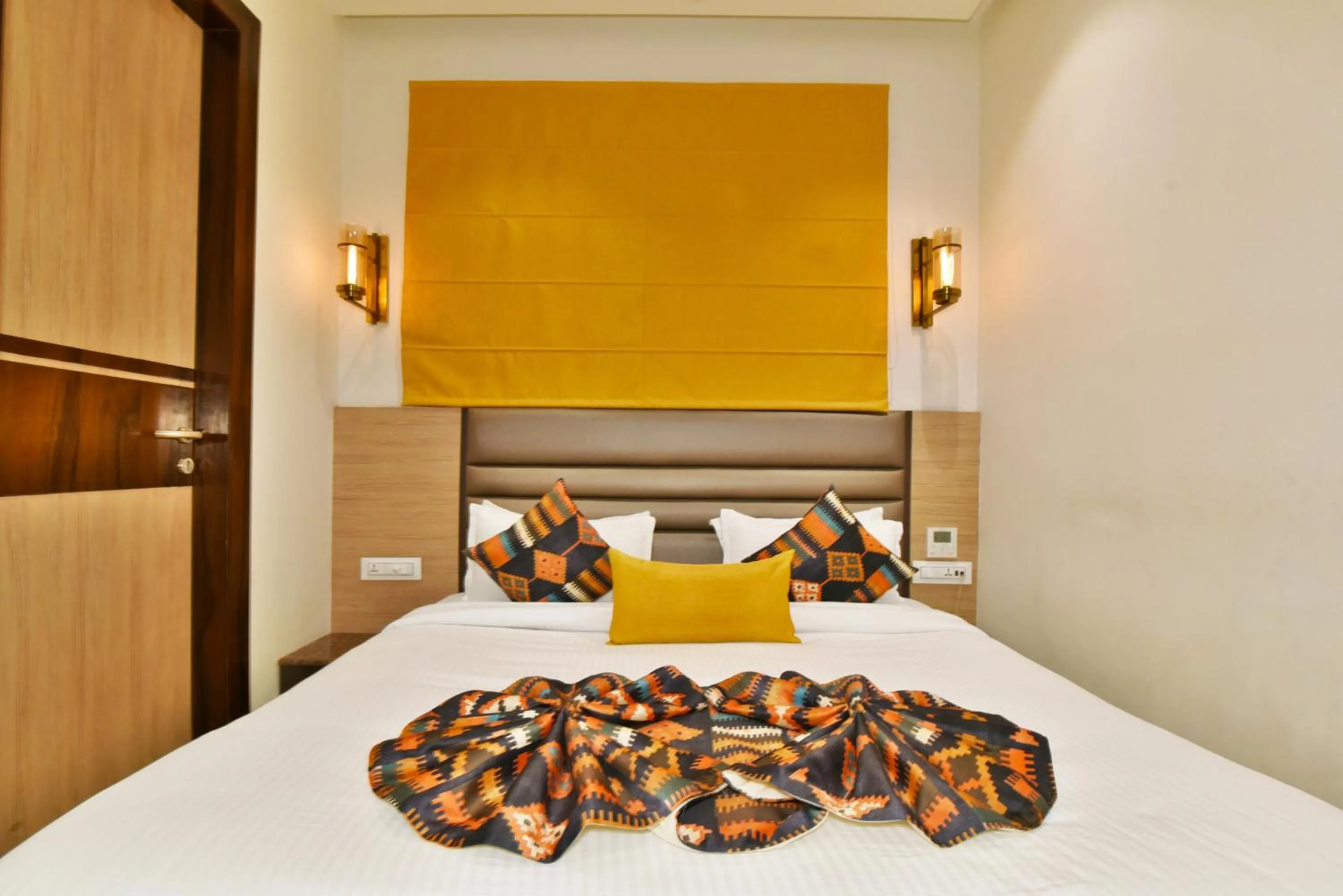 Bedroom, Bed in Hotel Infa - 400m From Golden Temple