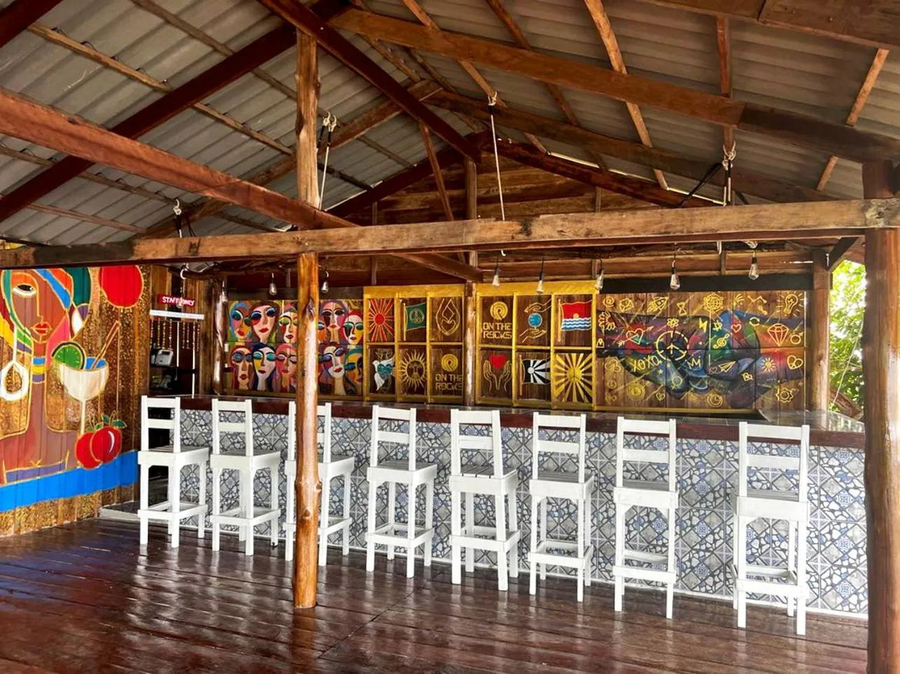 Restaurant/places to eat in On the Rocks