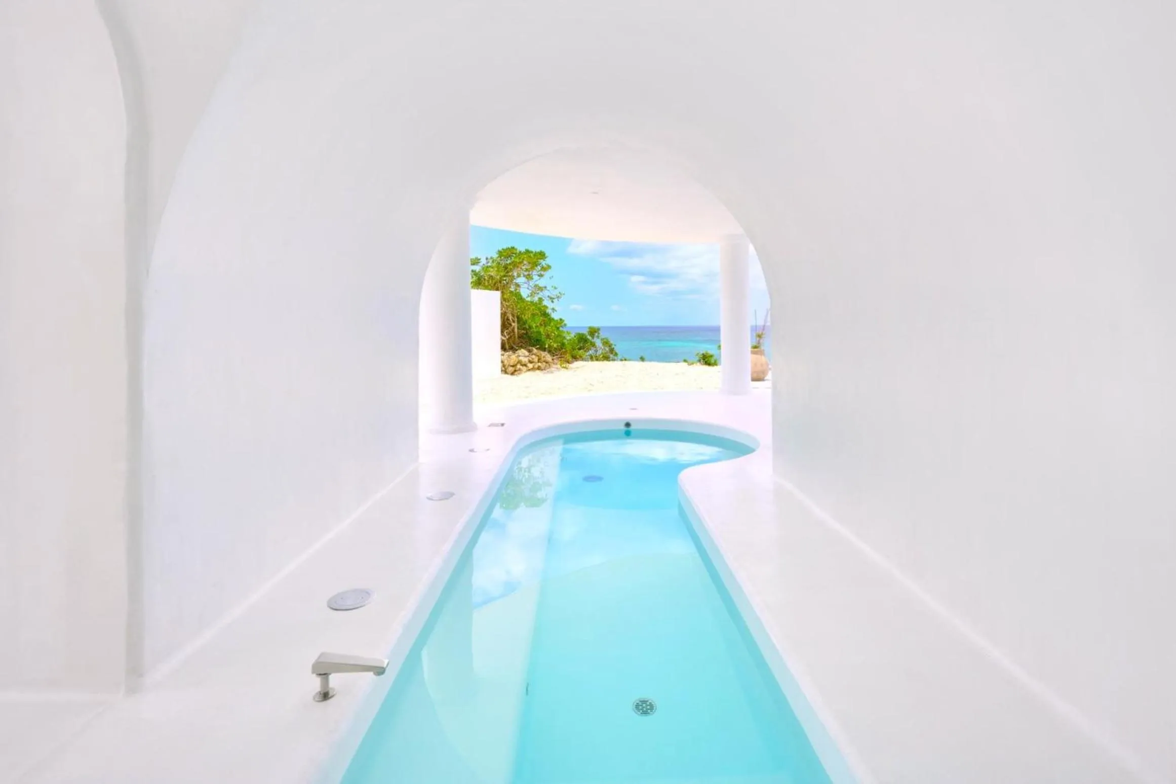 Swimming pool in Pricia Resort Yoron