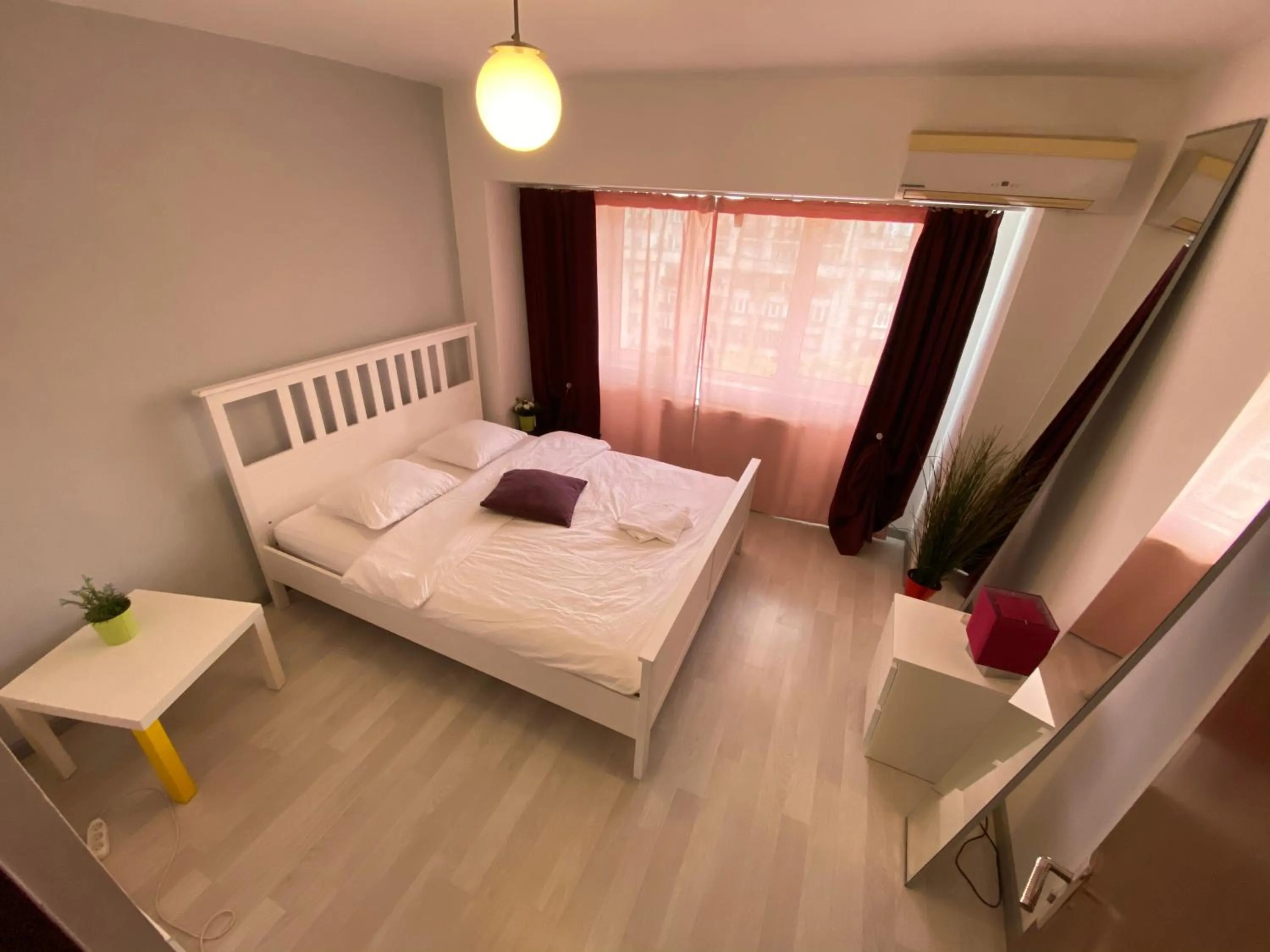 Bed in Green Apartment 63