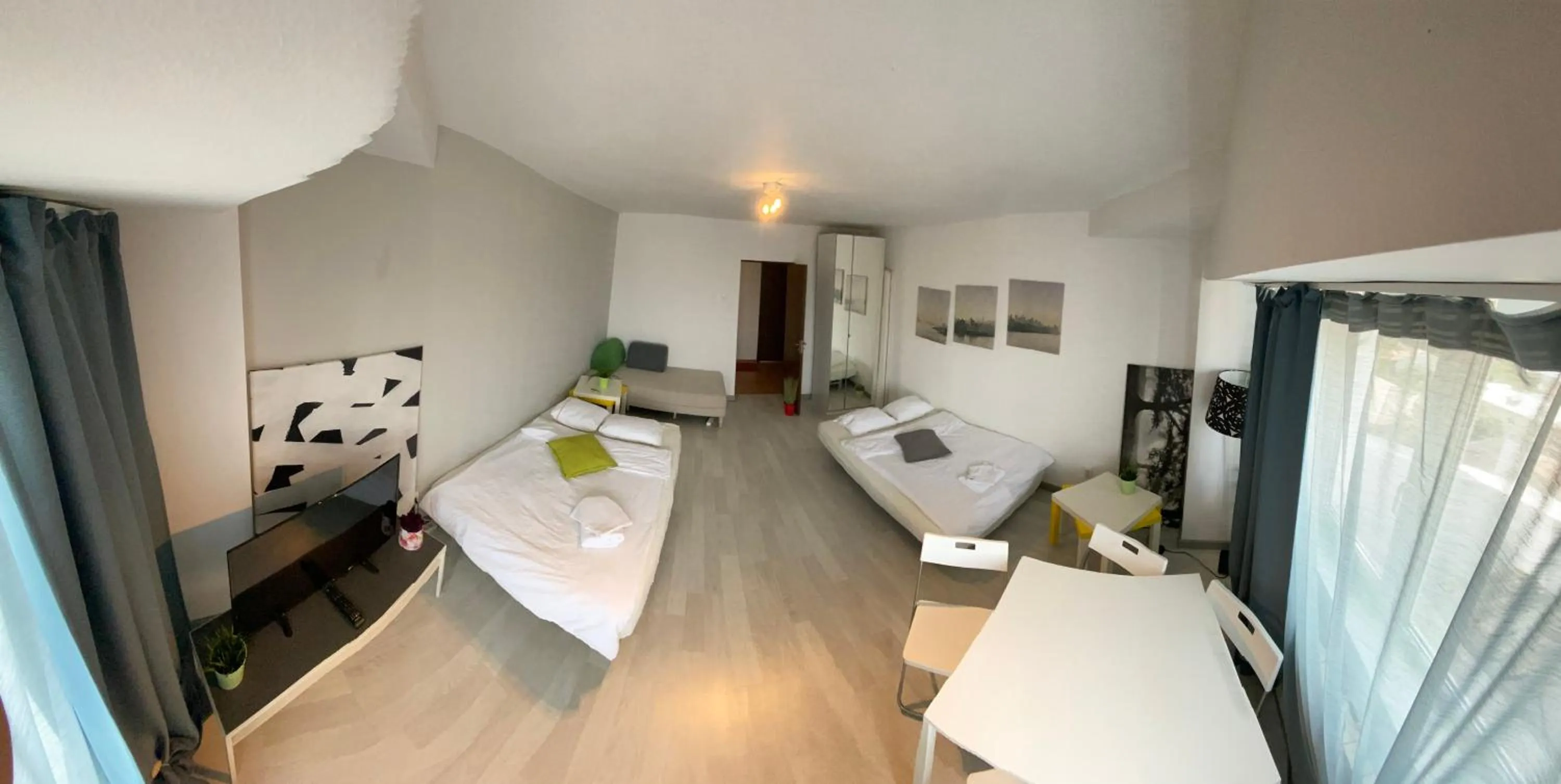 Bed in Green Apartment 63