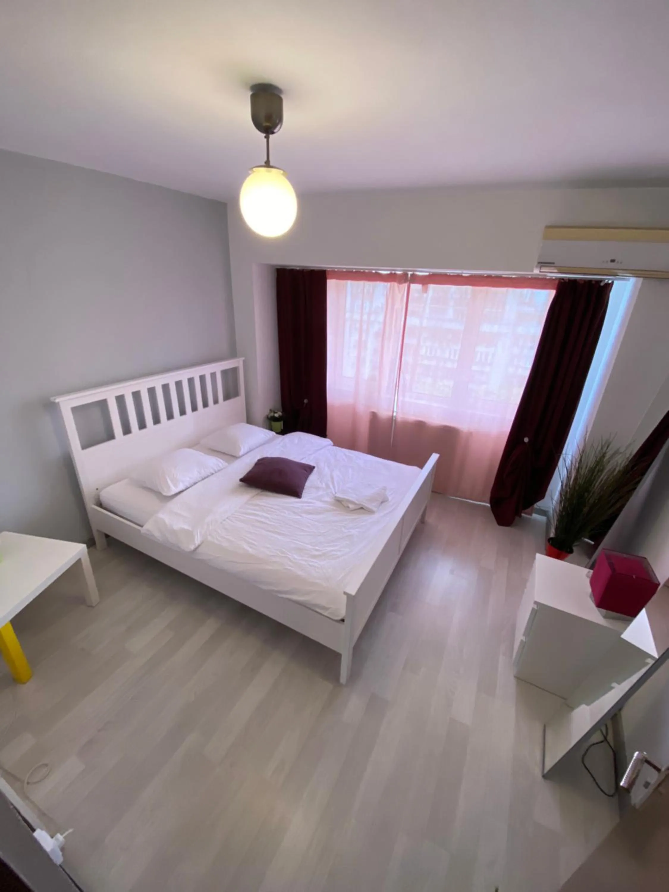 Bed in Green Apartment 63