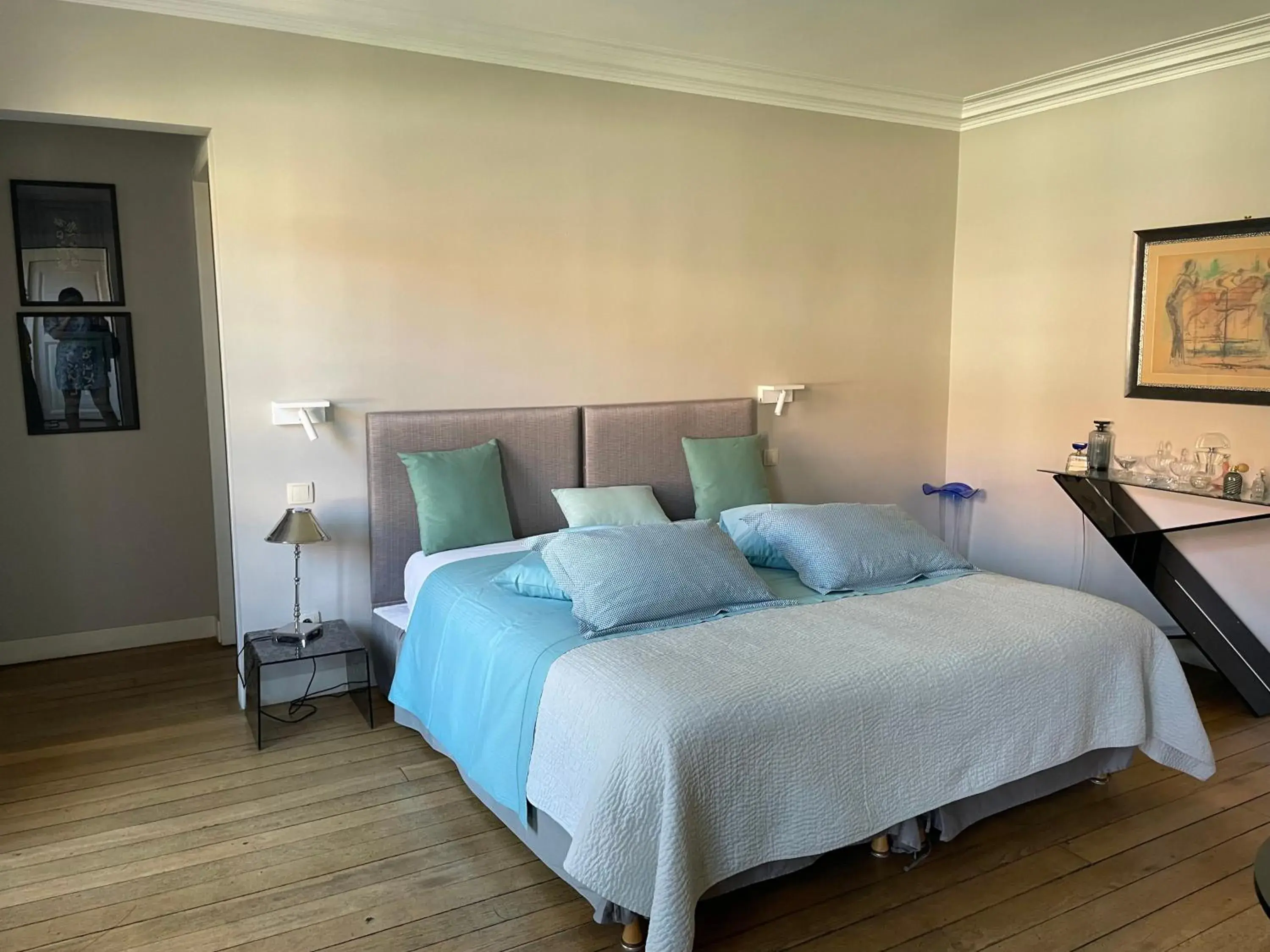 Double Room with Extra Bed only accessible by stairs in Maison d'Hôte de Myon Double Room with Extra Bed only accessible by stairs in Maison d'Hôte de Myon