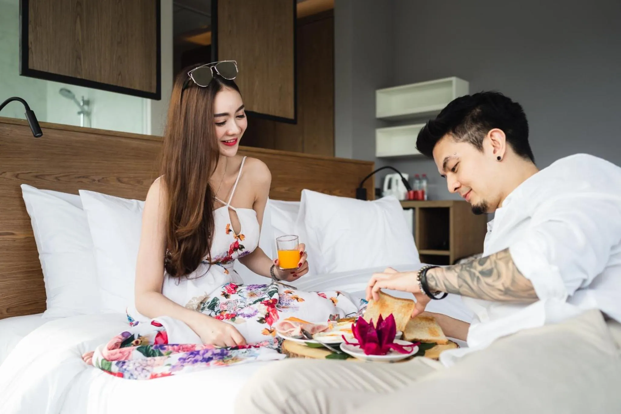 Food and drinks, Bed in The Gallery Hotel Nai Harn