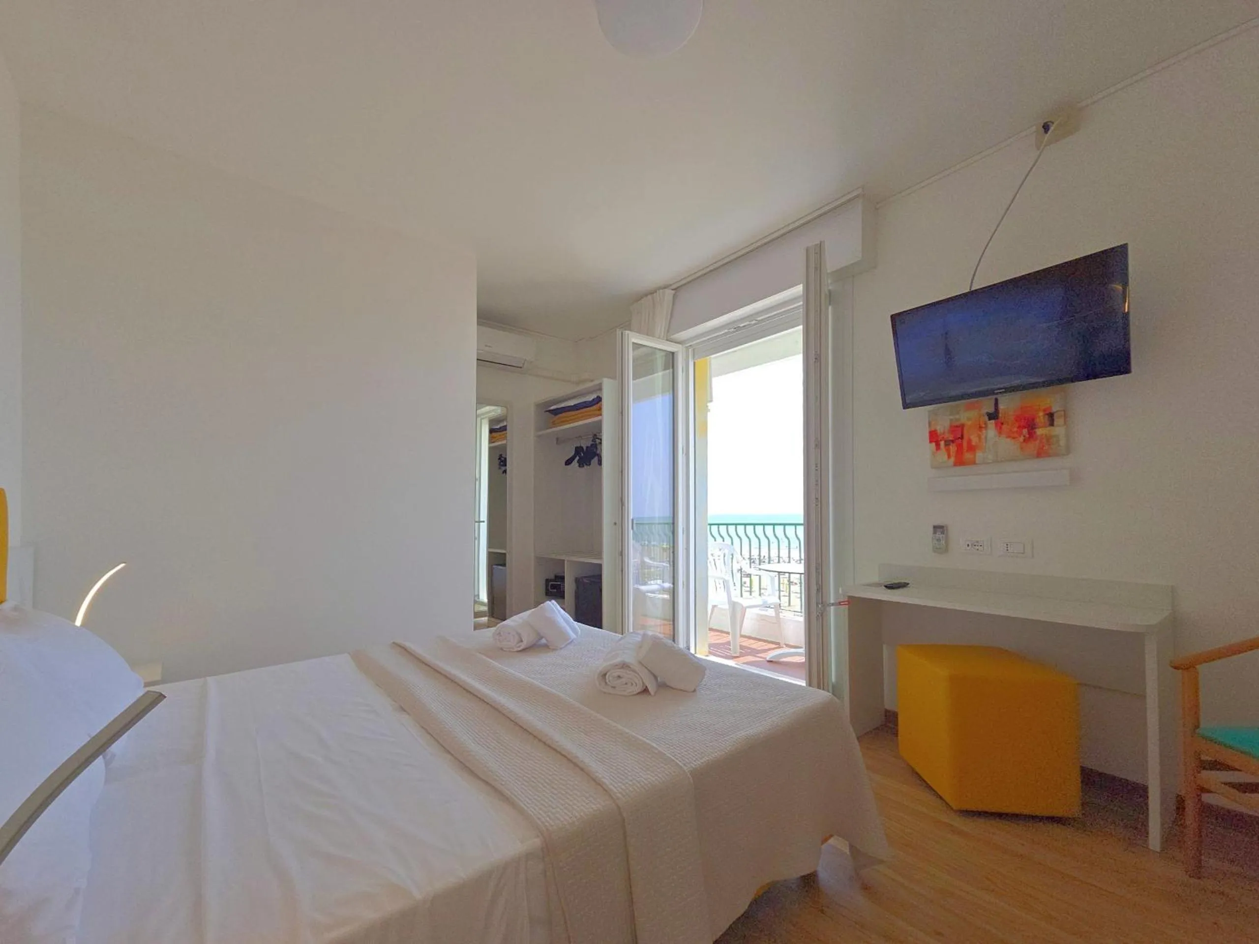 Bed in Hotel Royal Garnì