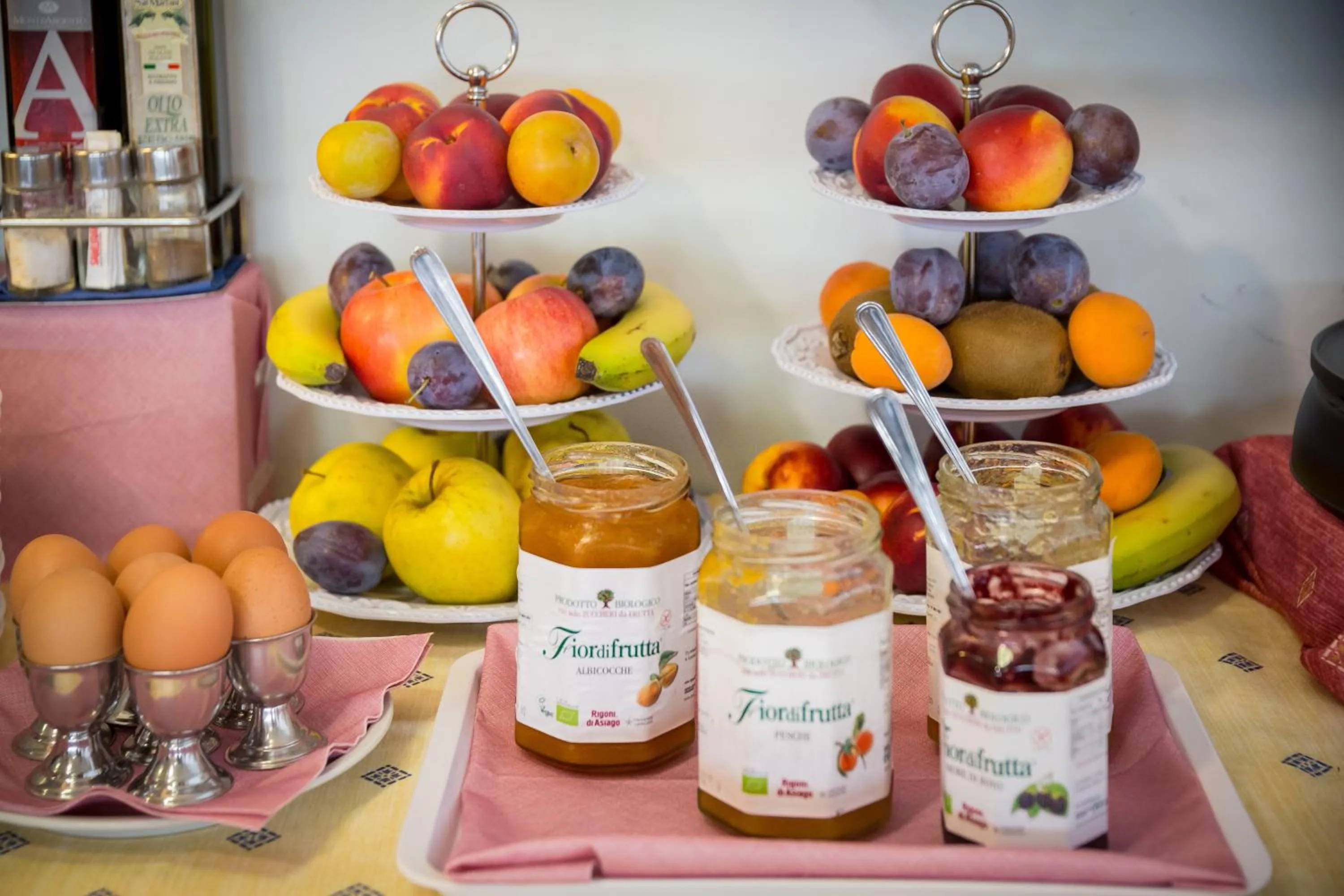 Breakfast in Hotel Royal Garnì