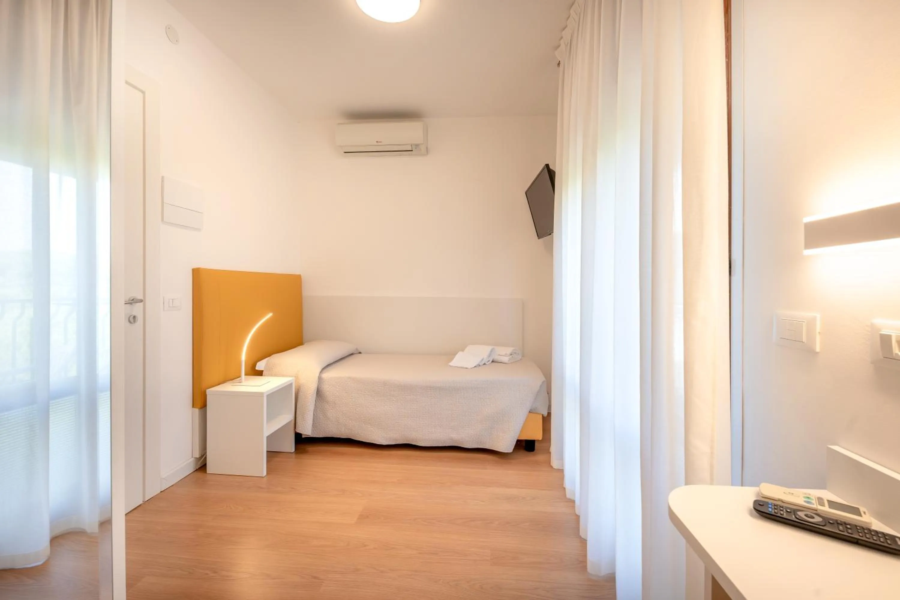 Bedroom, Bed in Hotel Royal Garnì