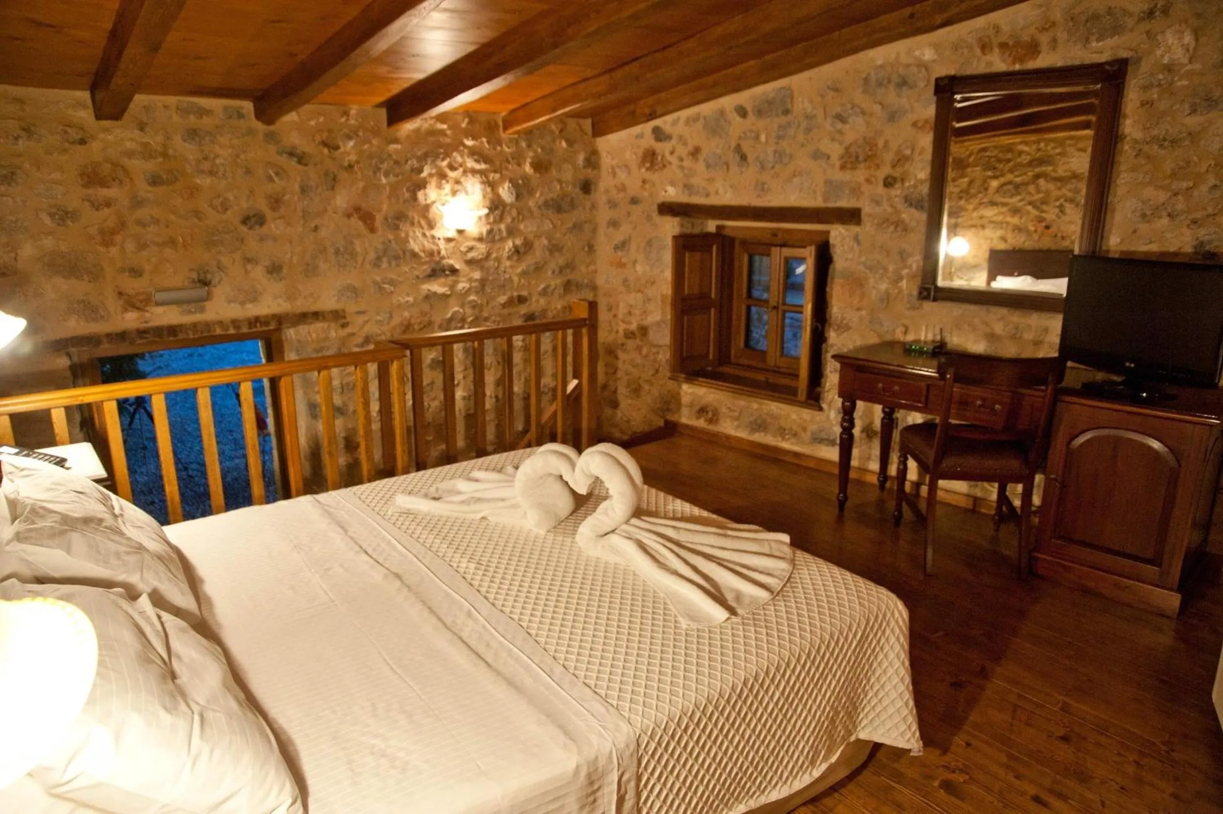 Bed in Archontiko Hatzipanayioti