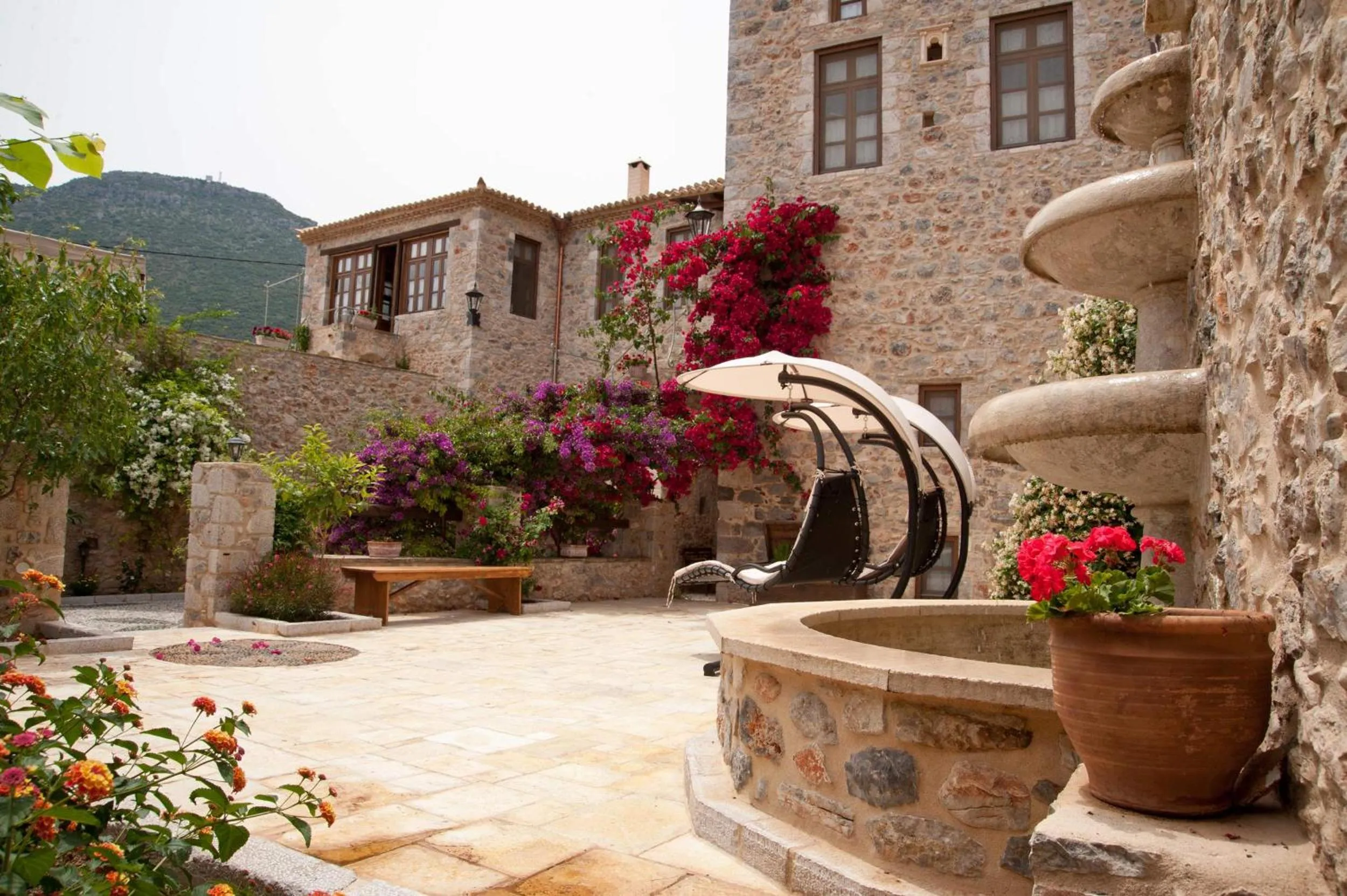 Property building in Archontiko Hatzipanayioti