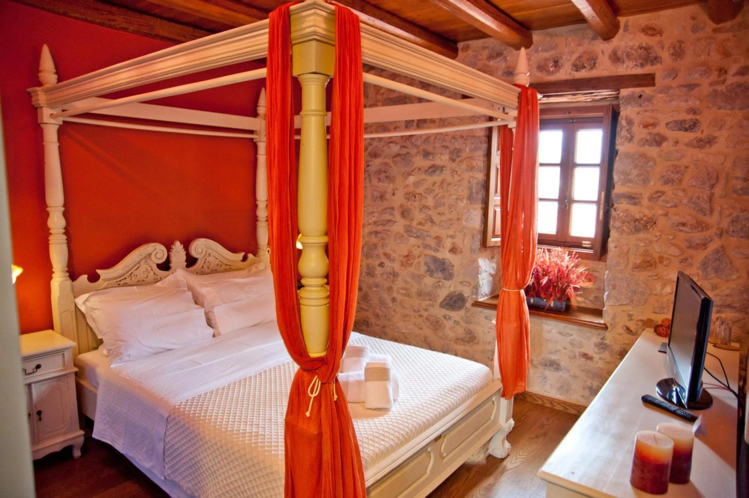 Photo of the whole room, Bed in Archontiko Hatzipanayioti