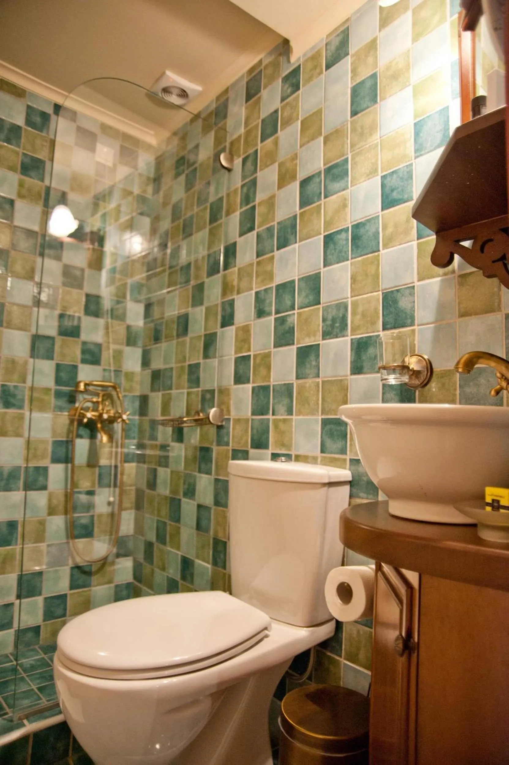 Shower in Archontiko Hatzipanayioti