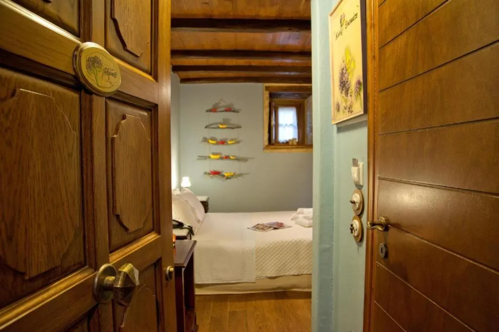 Bed in Archontiko Hatzipanayioti