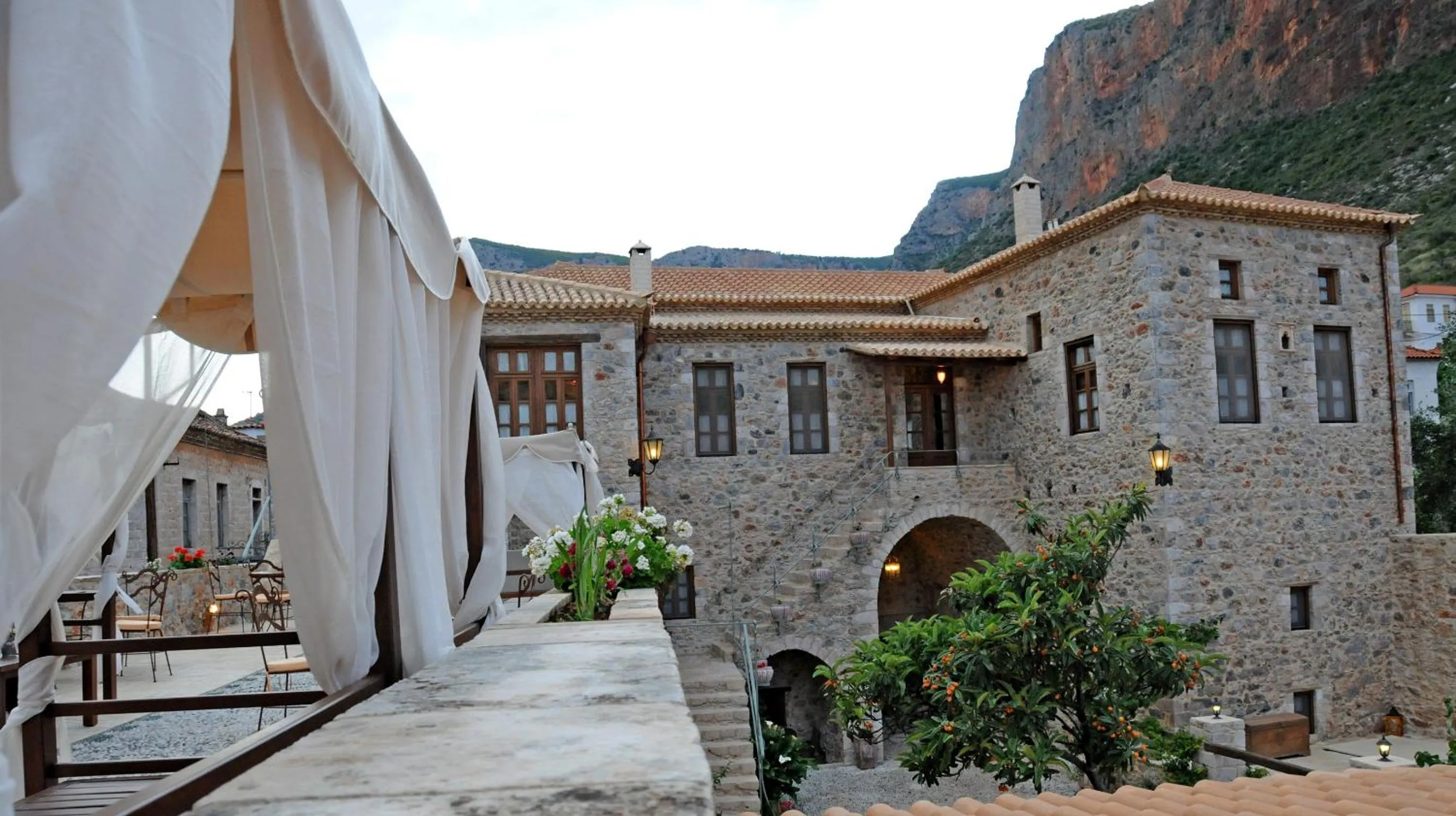 Facade/entrance in Archontiko Hatzipanayioti