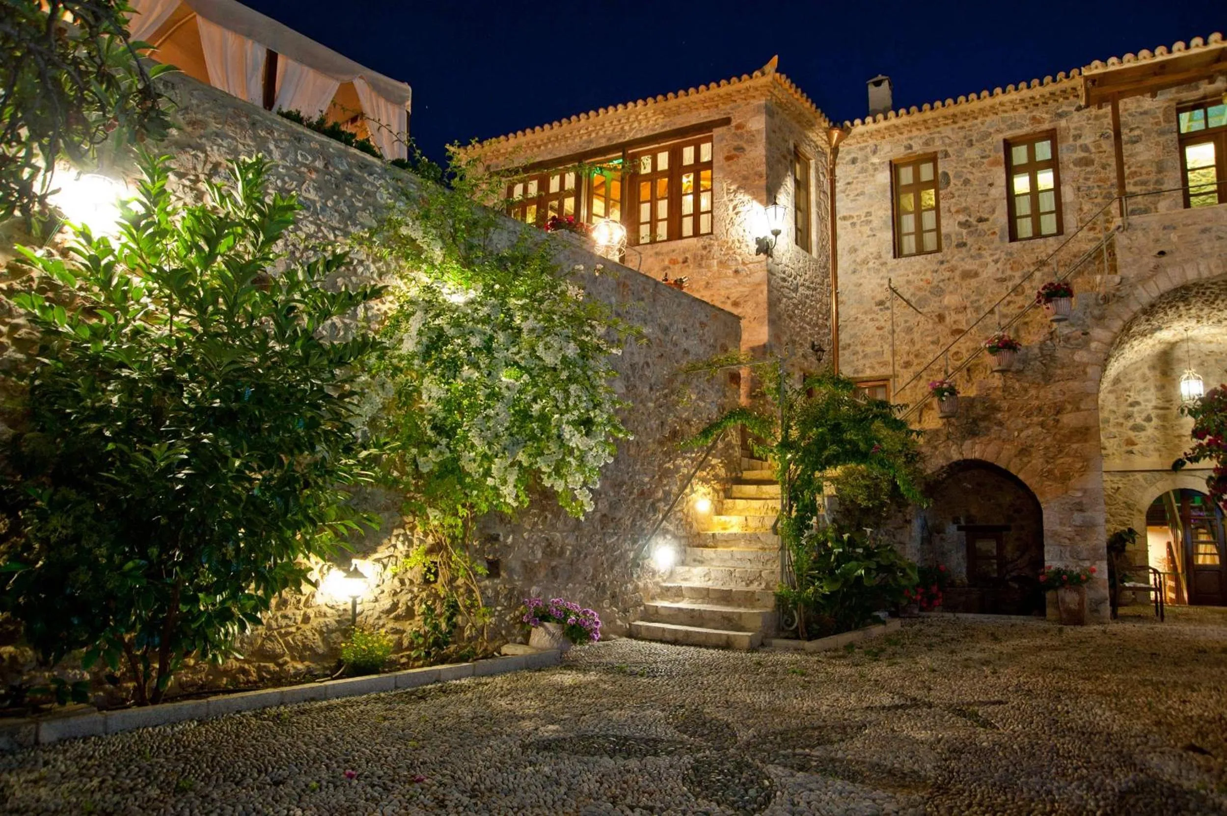 Property building in Archontiko Hatzipanayioti