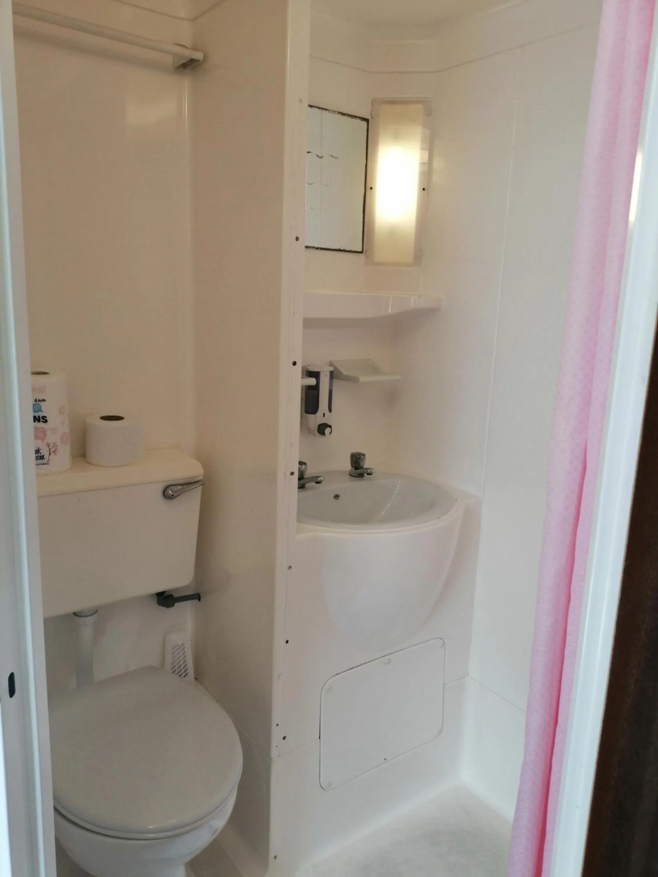 Bathroom in Colliers Hotel