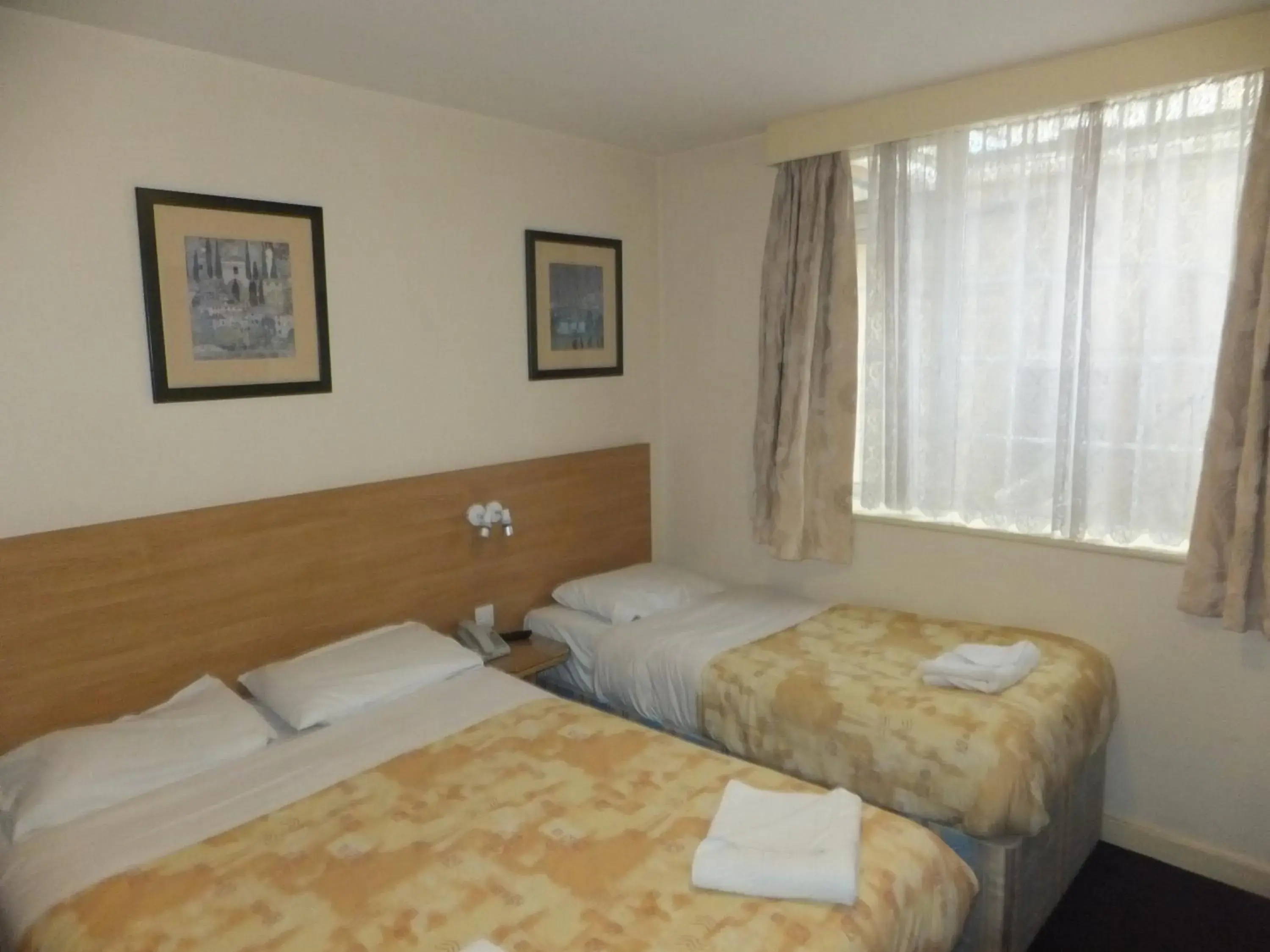 Bed in Colliers Hotel Bed in Colliers Hotel