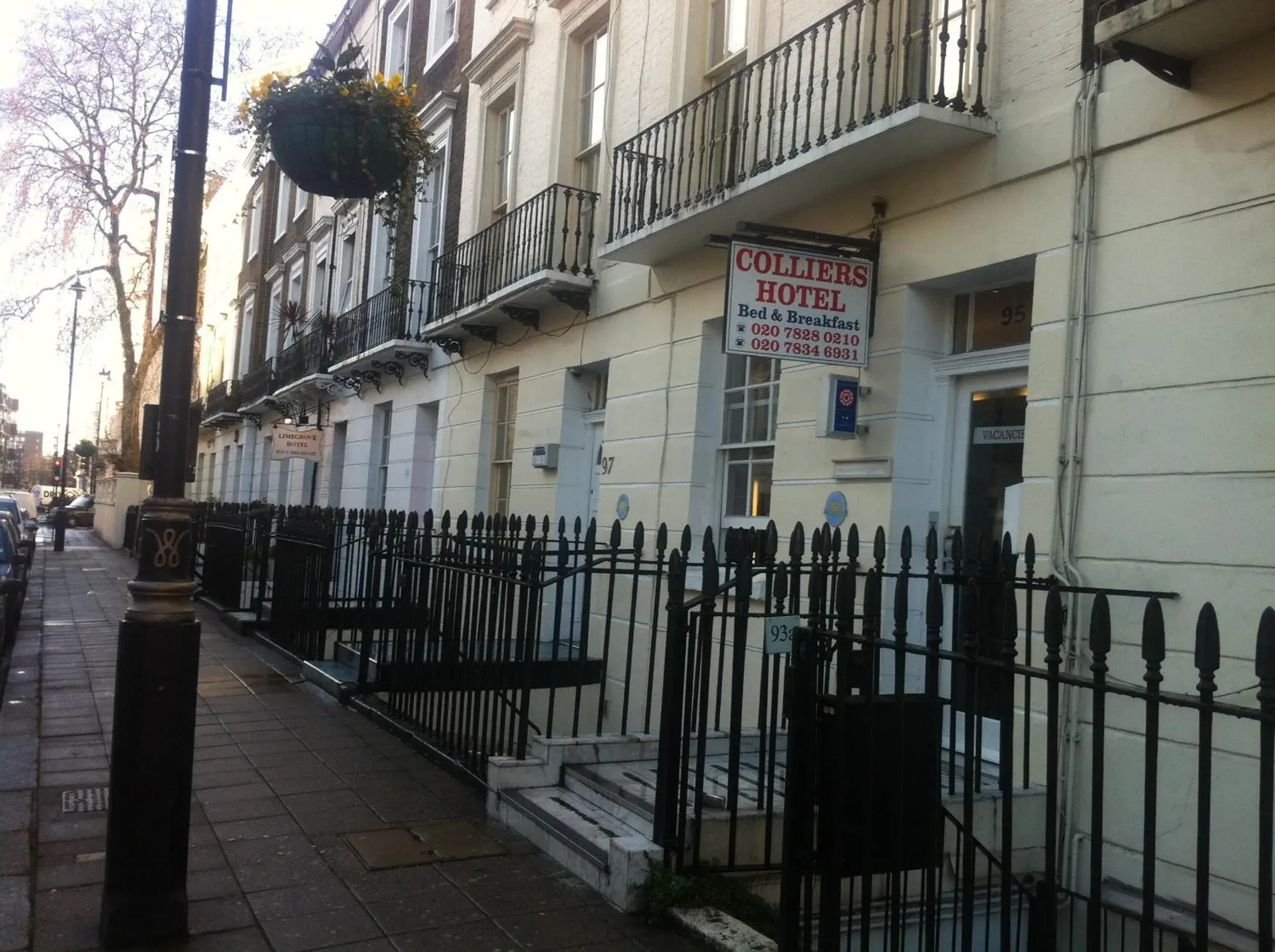 Facade/entrance in Colliers Hotel Facade/entrance in Colliers Hotel