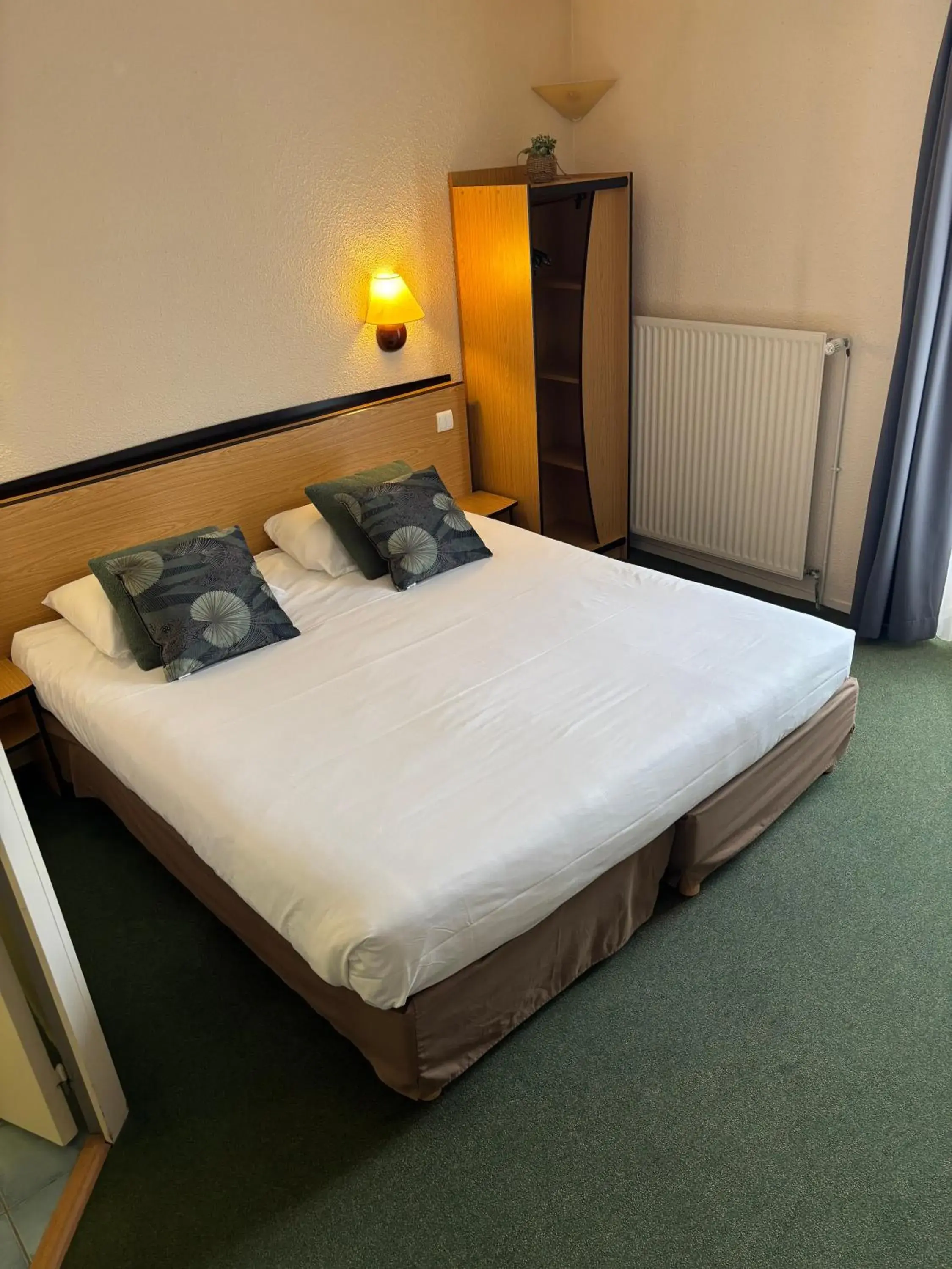 Bed in Campanile Dijon Centre - Gare Bed in Campanile Dijon Centre - Gare