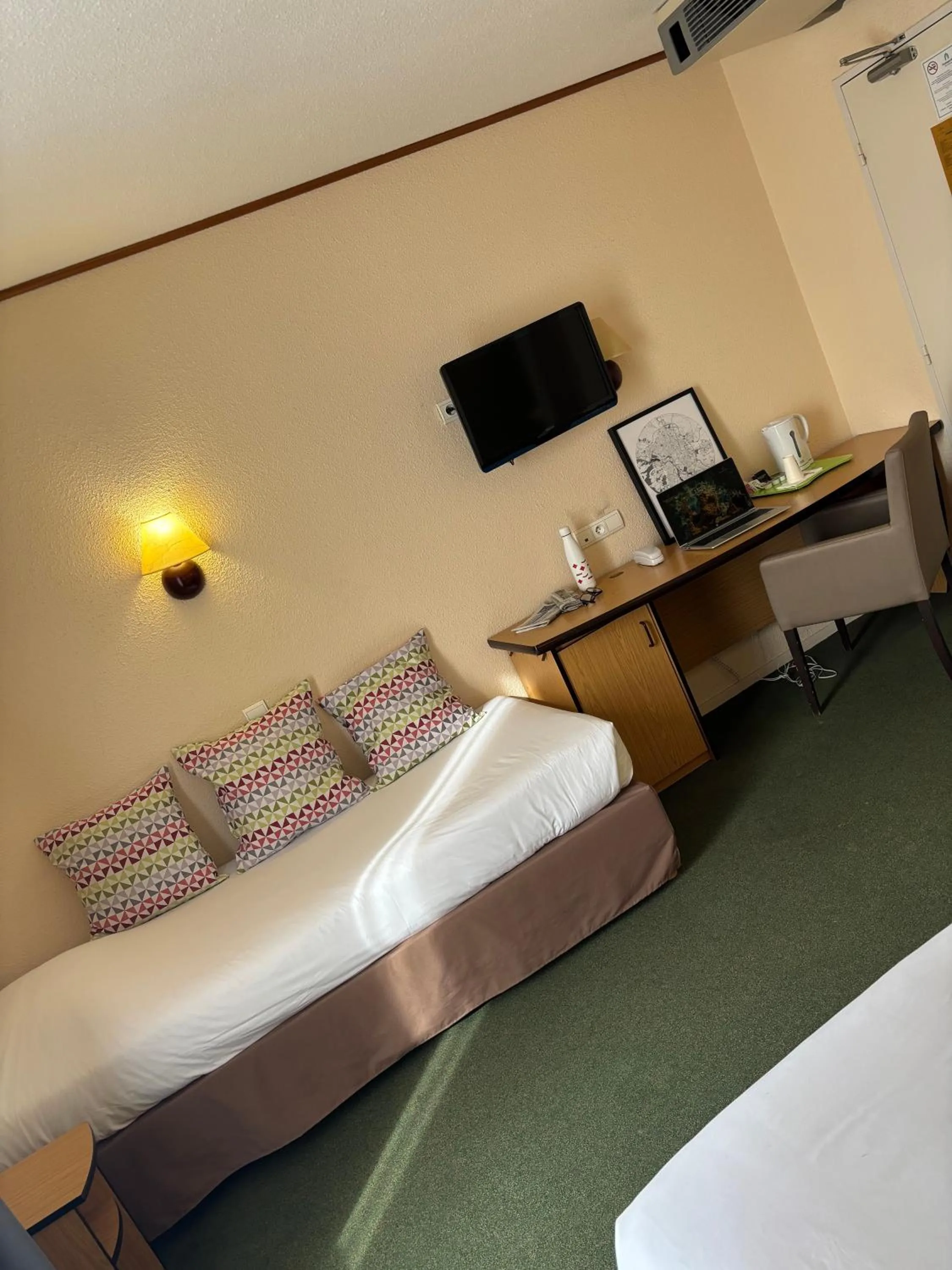 TV and multimedia, Bed in Campanile Dijon Centre - Gare