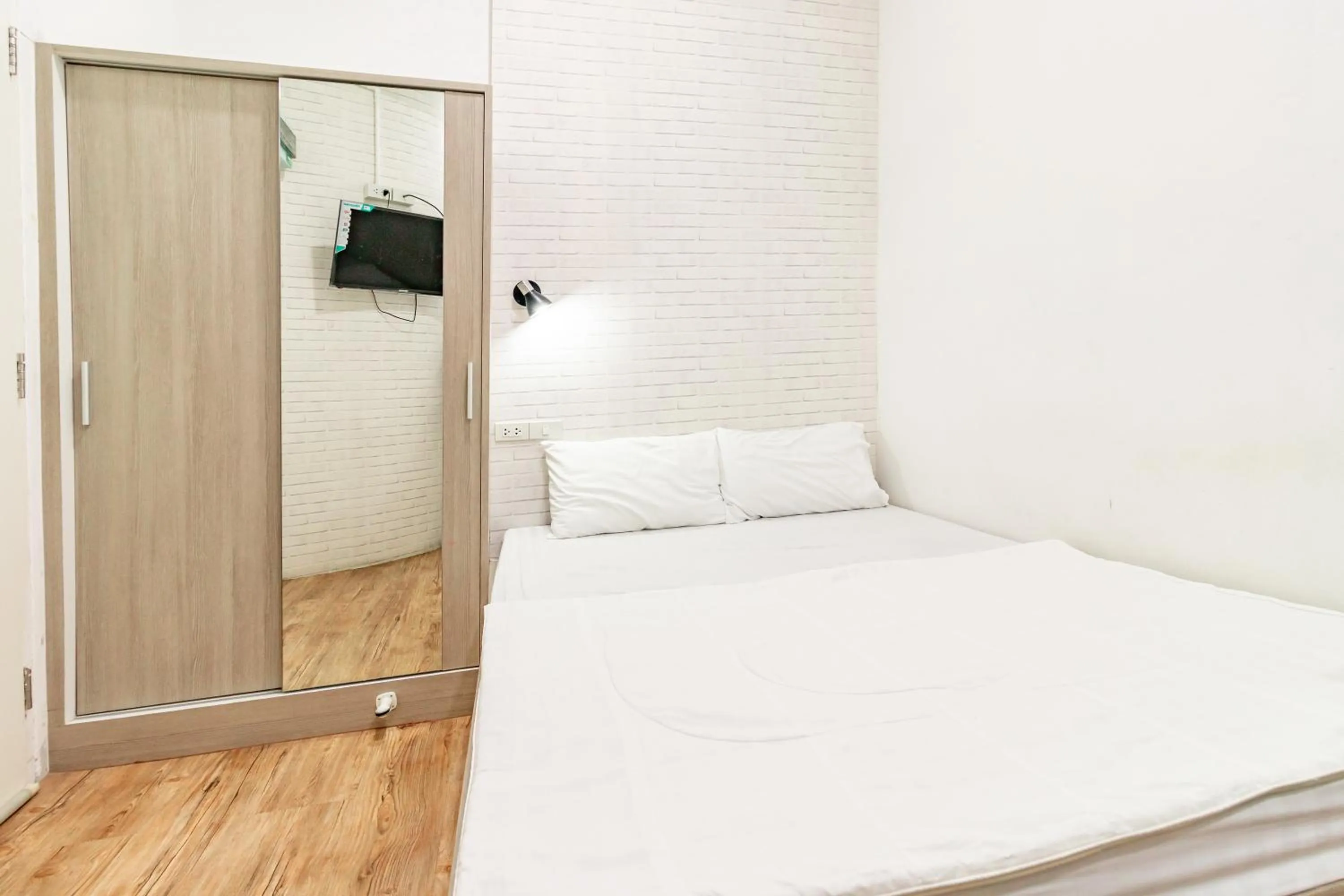 Superior Room No Window in Ze Residence Bang Aor Station