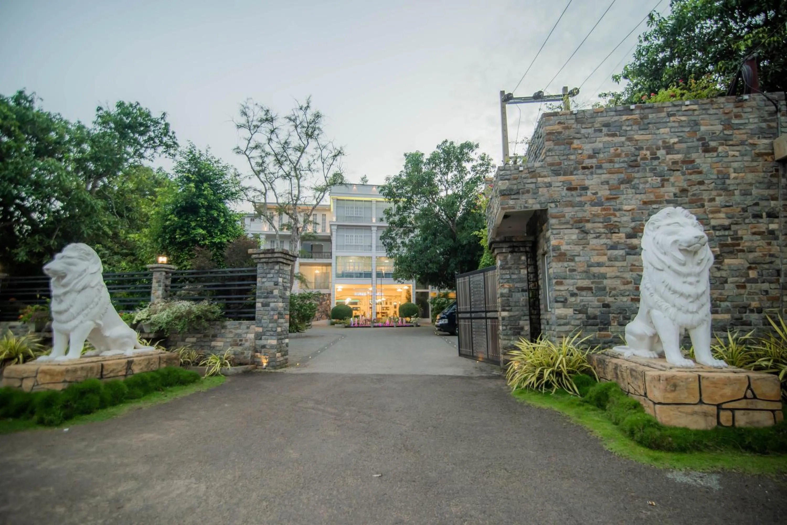 Facade/entrance in Royal Reach Udawalawe